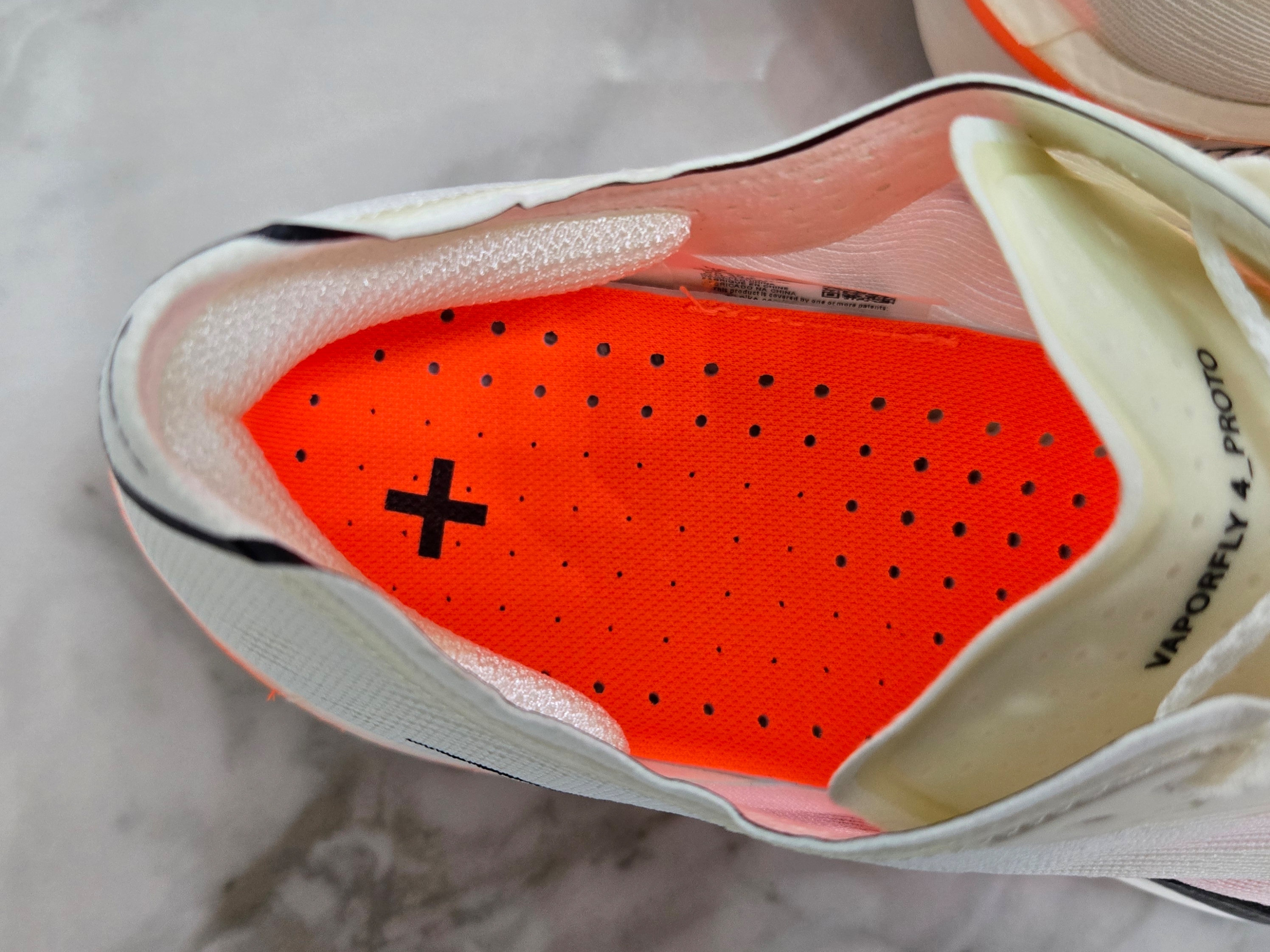 Nike ZoomX Vaporfly Next% 4 Proto Sail Total Orange 착용 스타일 - 7