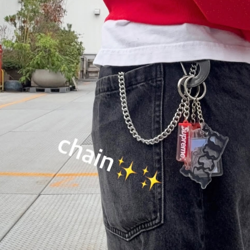 Supreme Leather Chain Wallet Black 착용 스타일 - 2