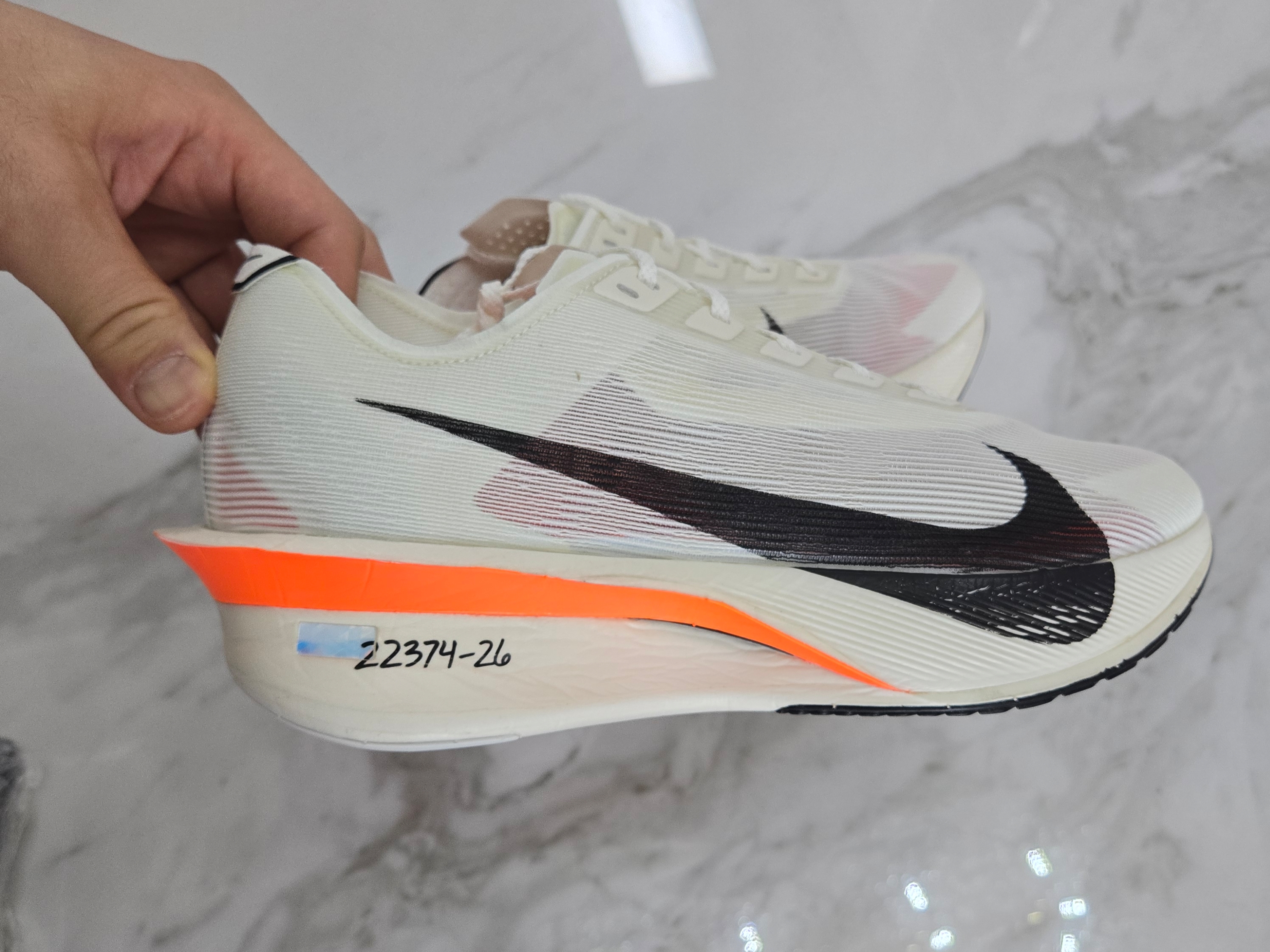 Nike ZoomX Vaporfly Next% 4 Proto Sail Total Orange 착용 스타일 - 2