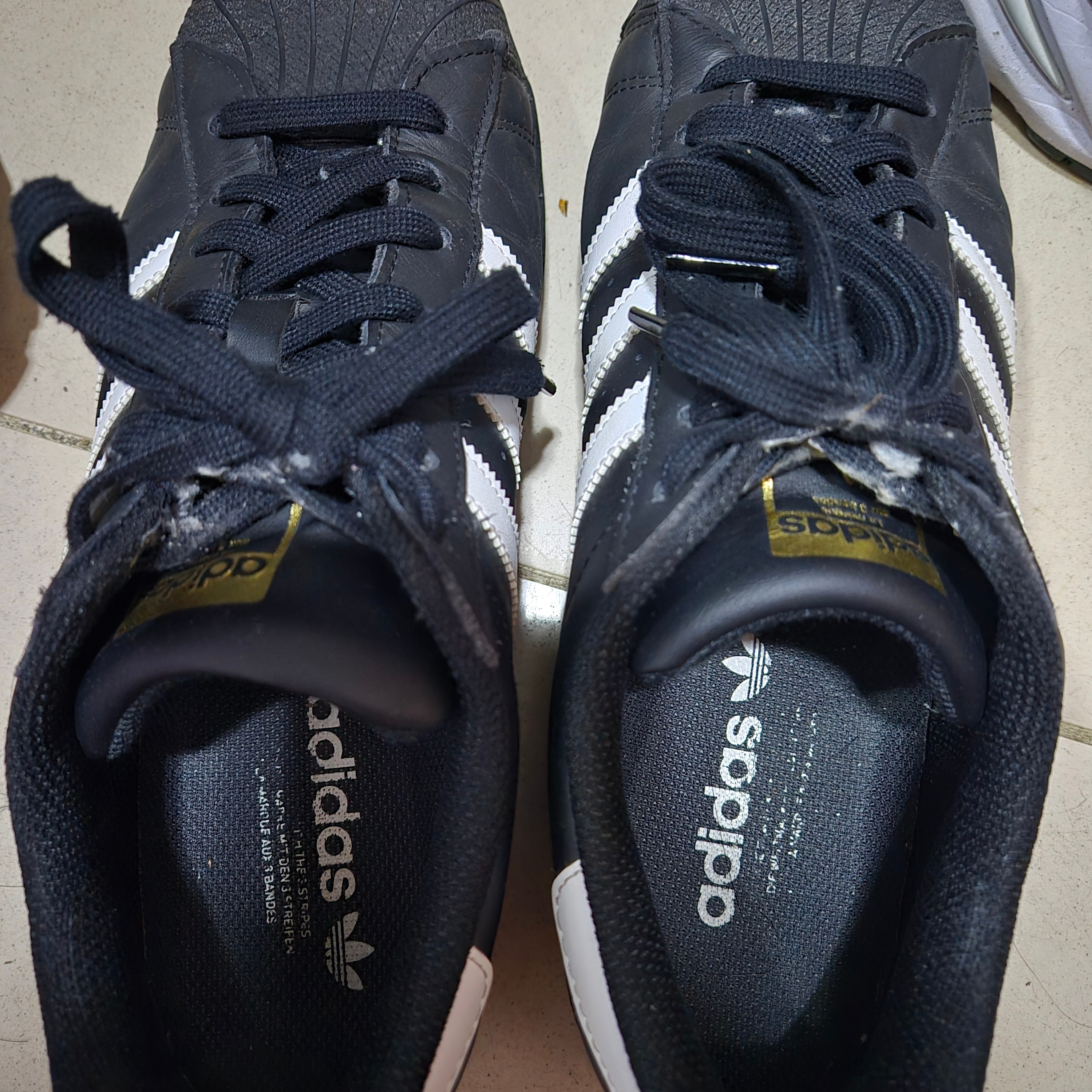 Adidas Superstar Core Black White 착용 스타일