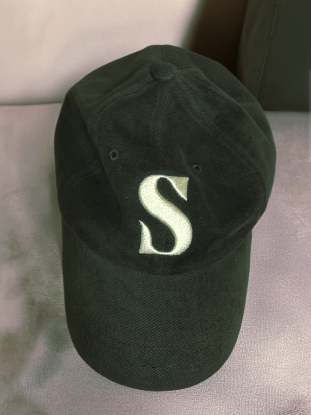SATUR Vintage Casual Ball Cap Black 착용 스타일
