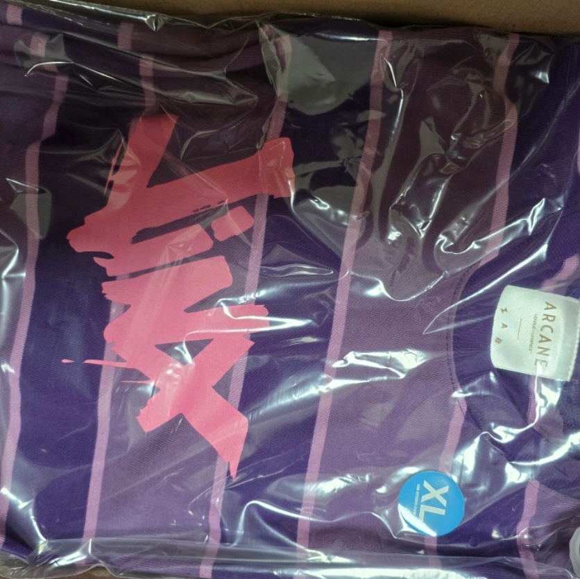 IAB Studio x Arcane Jinx Striped T-shirt Purple Stripe Pink 착용 스타일