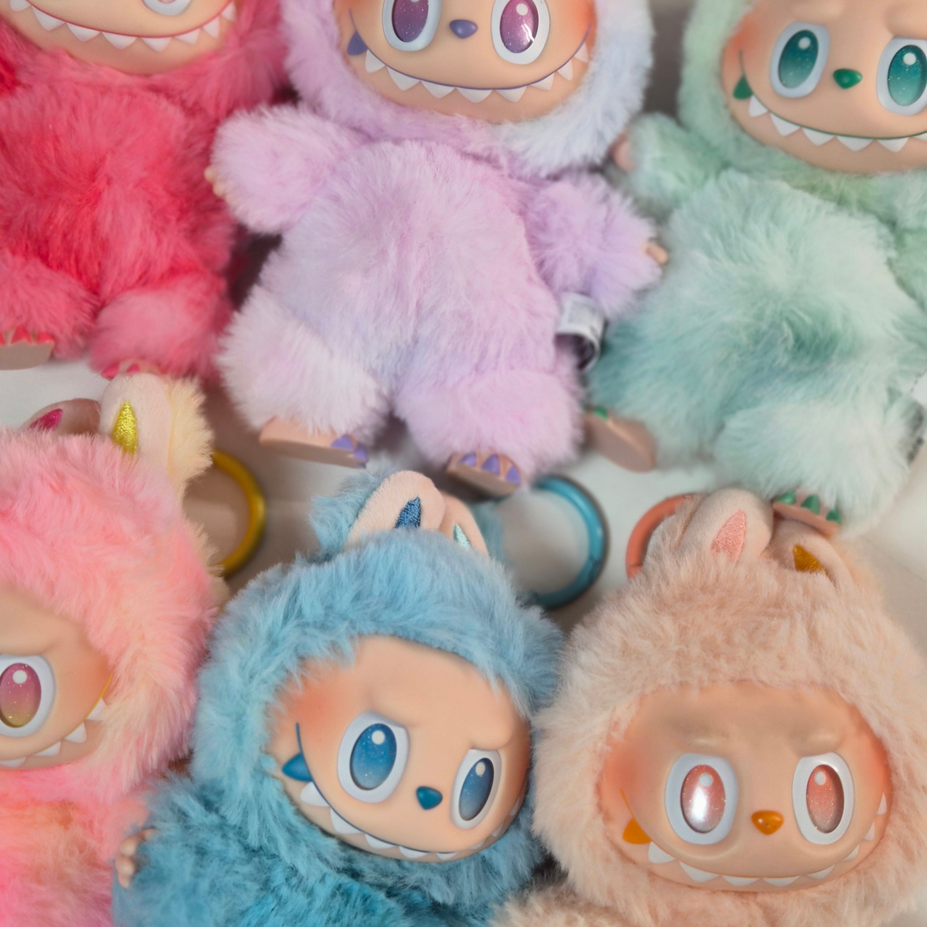 Pop Mart Labubu The Monsters Highlight Series Sealed Case (6 Blind Boxes) 착용 스타일