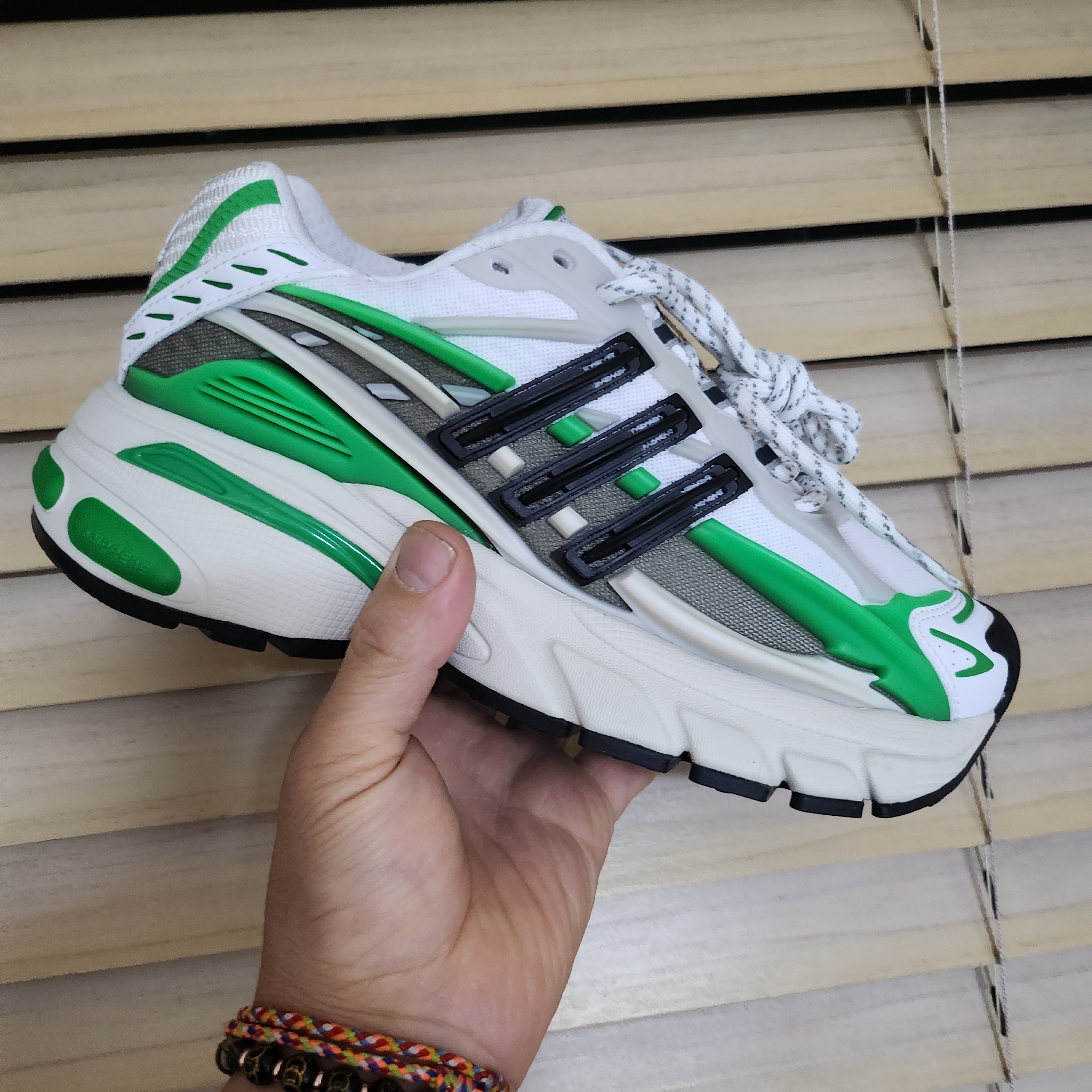 Adidas x Pharrell Williams Adistar Jellyfish Focus Olive Core Black 착용 스타일 - 3