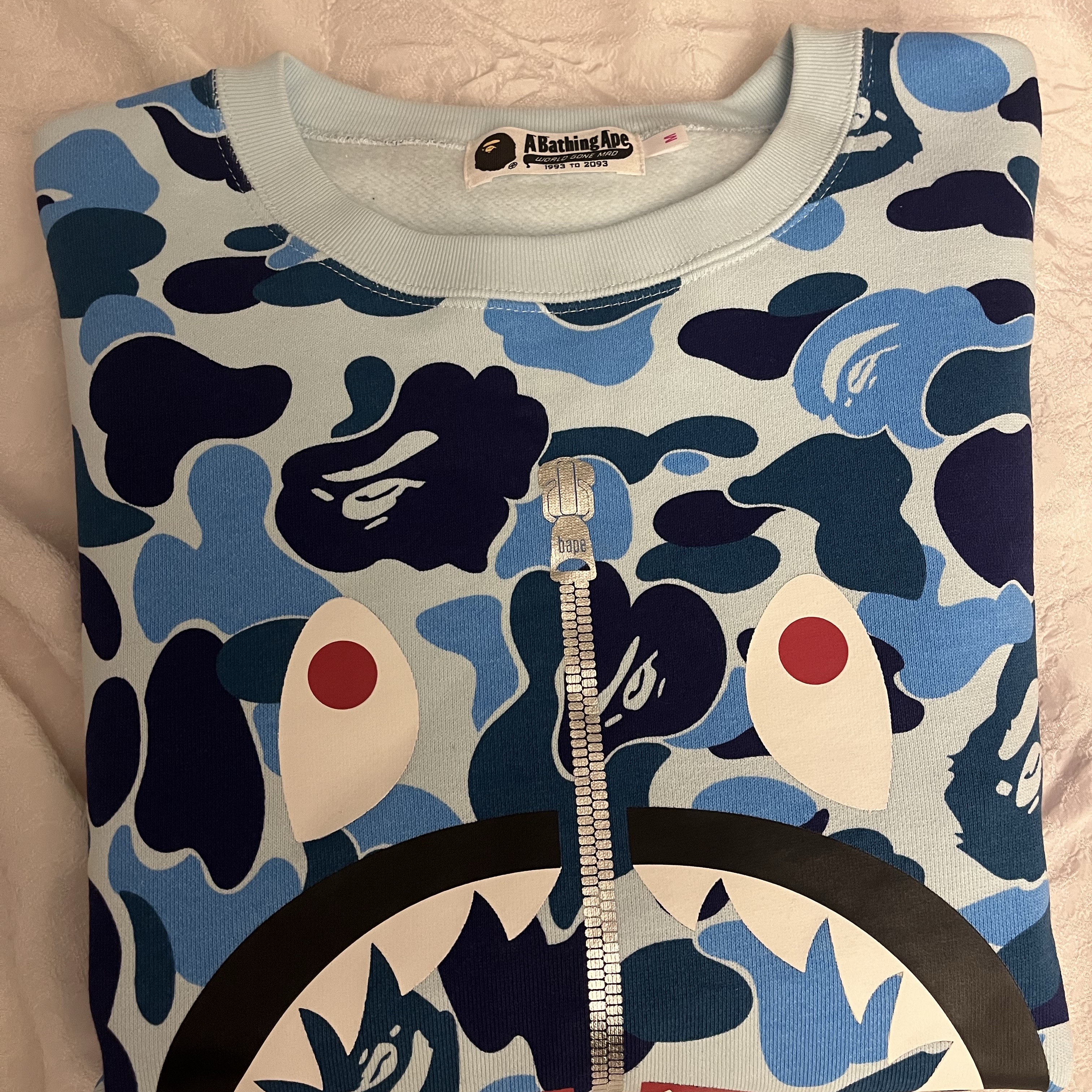 (W) BAPE ABC Camo Shark Crewneck Sweatshirt Blue 착용 스타일 - 1
