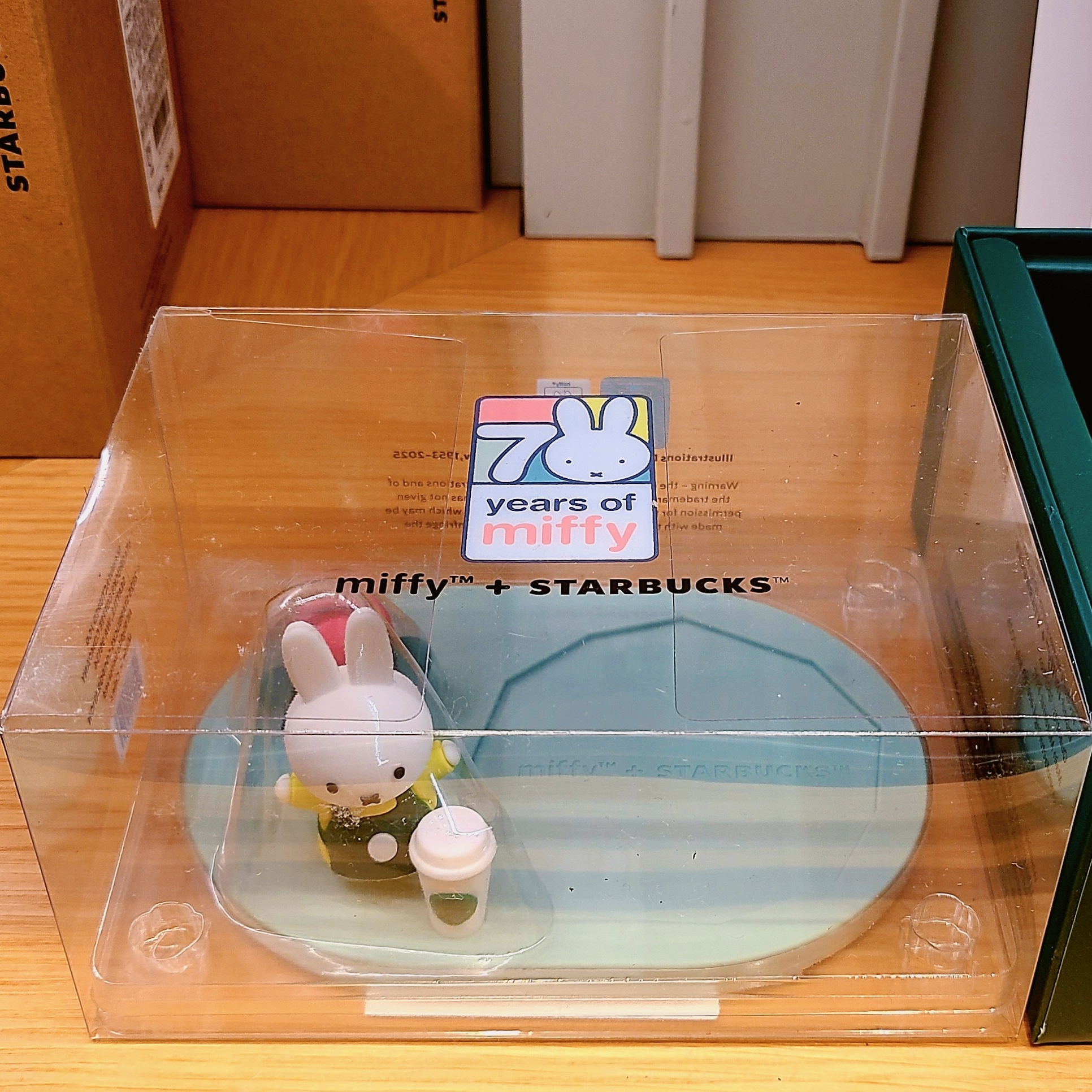 Starbucks x Miffy Forever Miffy Puffer Bag Large Pink, Starbucks x Miffy SS Forever Miffy Elma Tumbler 473ml 착용 스타일 - 4