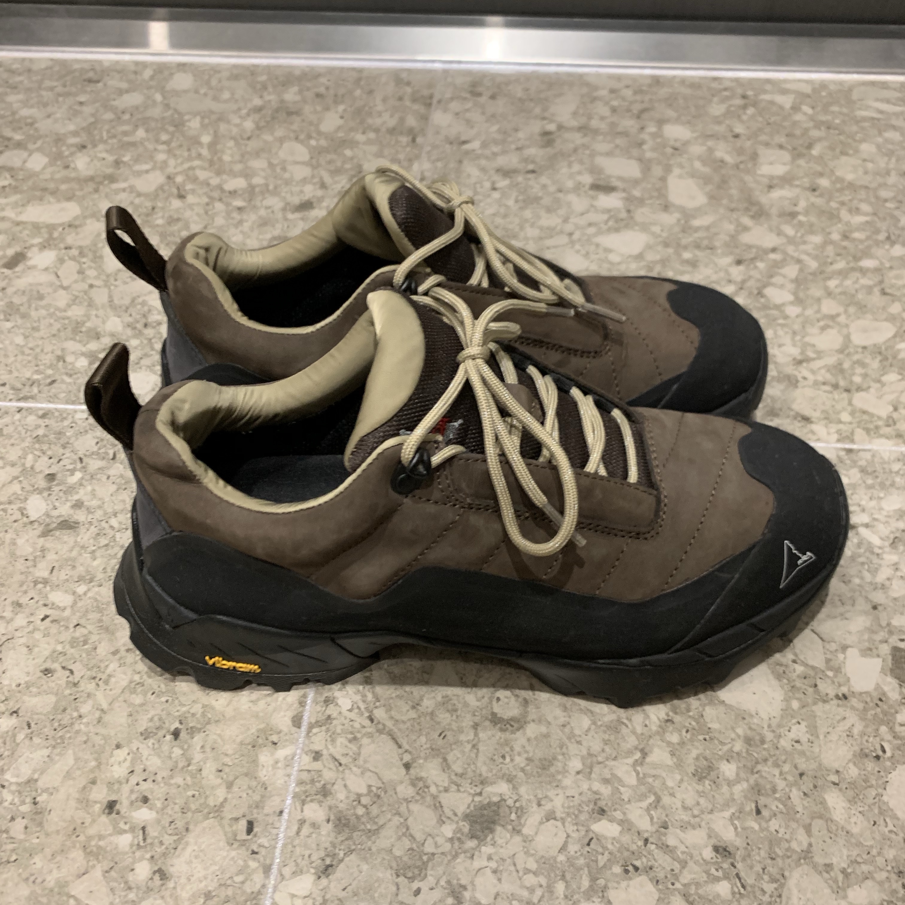 Roa Hiking Katharina Brown Black 착용 스타일