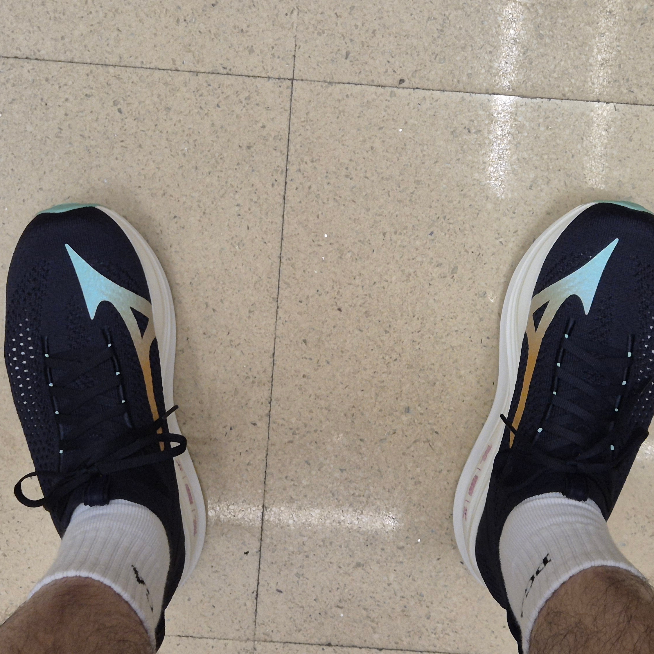 Mizuno Neo Vista 2 Baritone Blue Tangelo 착용 스타일