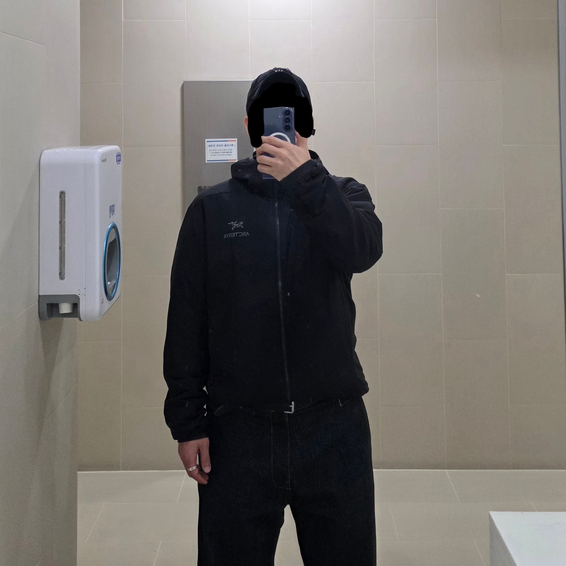 Arc'teryx Atom Hoody Black 착용 스타일