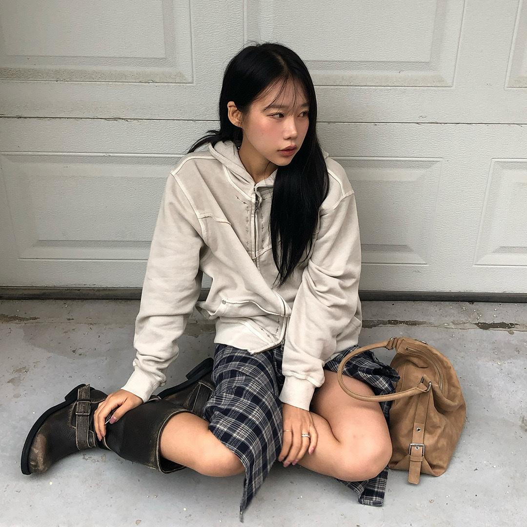 Thevinylhouse Dyed Hoodie Zip Up Beige 착용 스타일