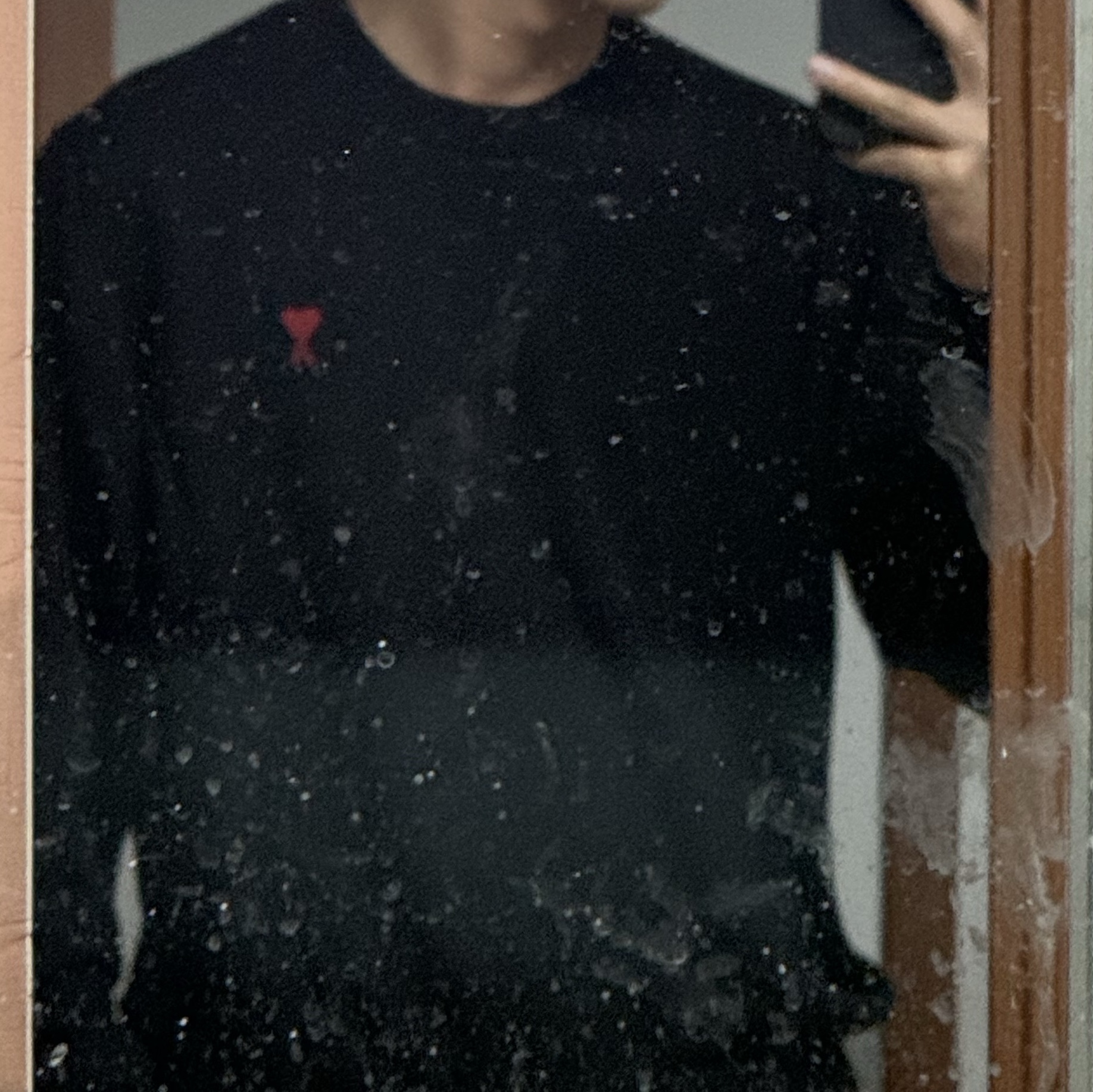 AMI de Coeur Embroidery Crewneck Sweater Black 착용 스타일