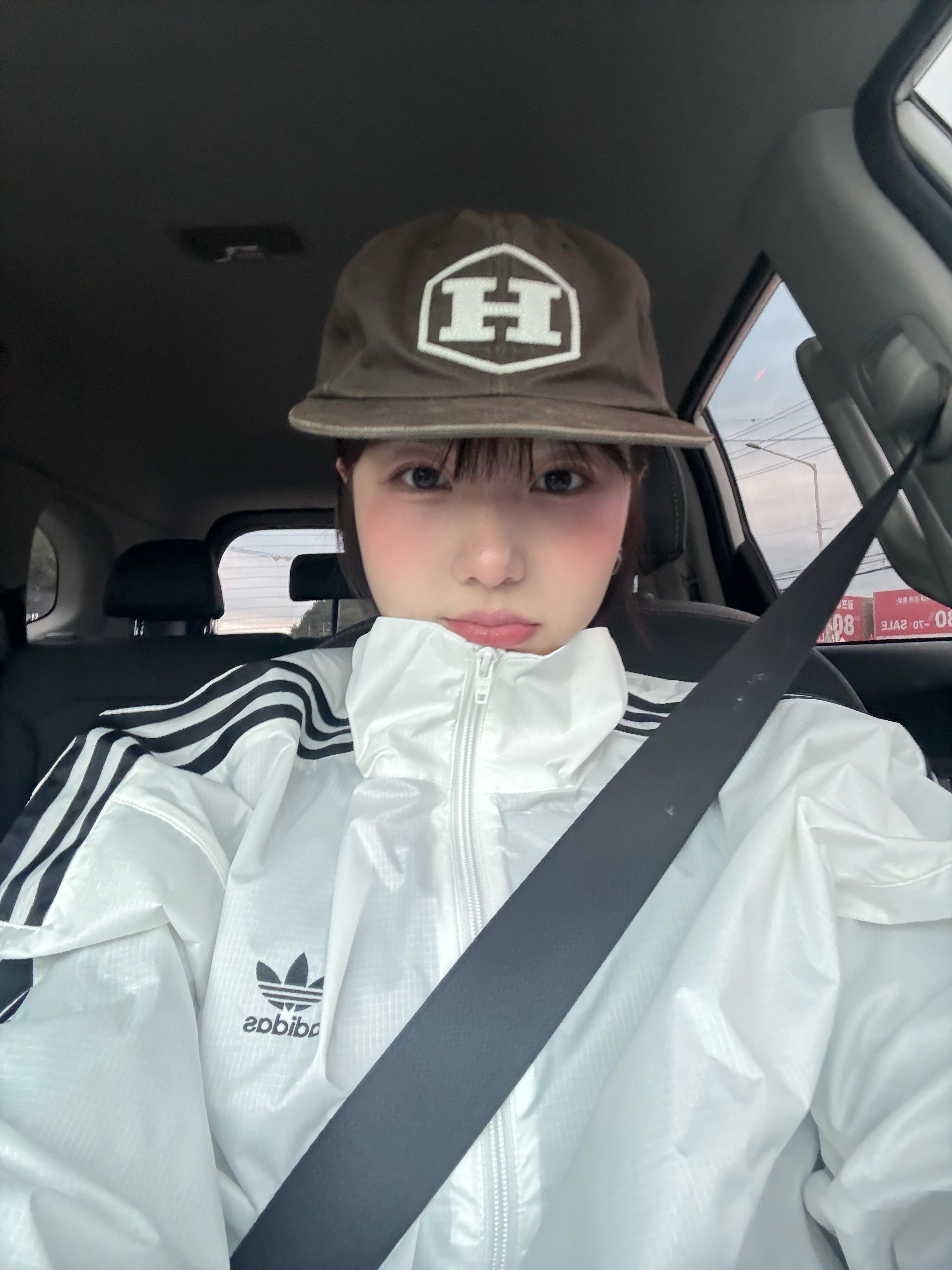 Adidas Retro Trefoil Jacket Chalk White - KR Sizing, (W) Crocs Classic Platform Clog Black 착용 스타일 - 2