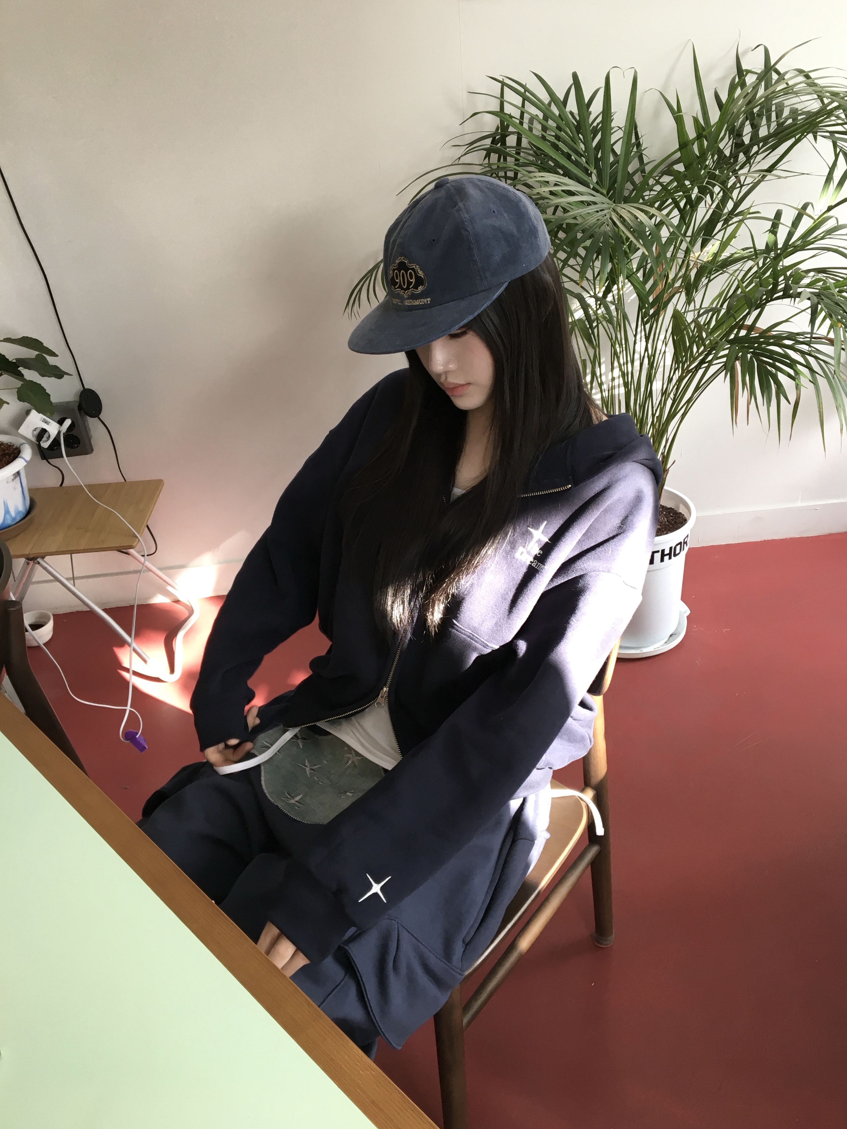 Karactor Champ Bermuda Sweatpants Navy 착용 스타일 - 2