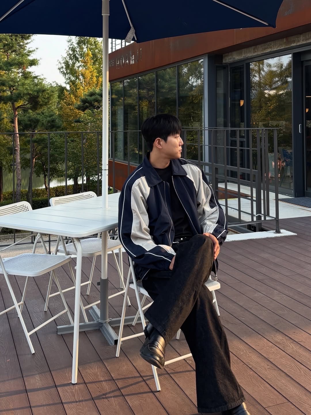 SLOW RECORD HOUSE Piping Line Windbreaker Navy 착용 스타일 - 5