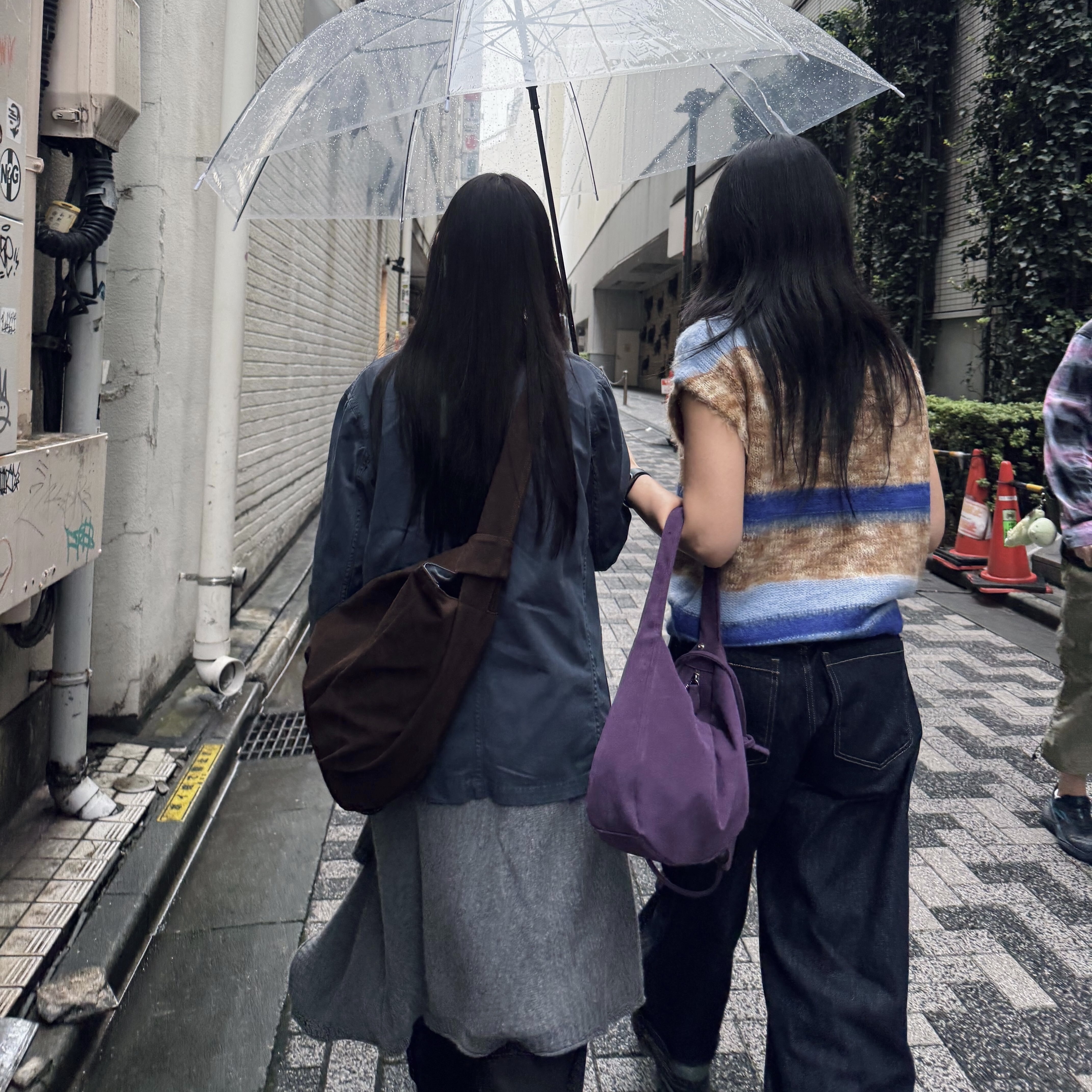 ACOC Way One Shoulder Bag Brown, ACOC Way Hobo Bag Purple 착용 스타일