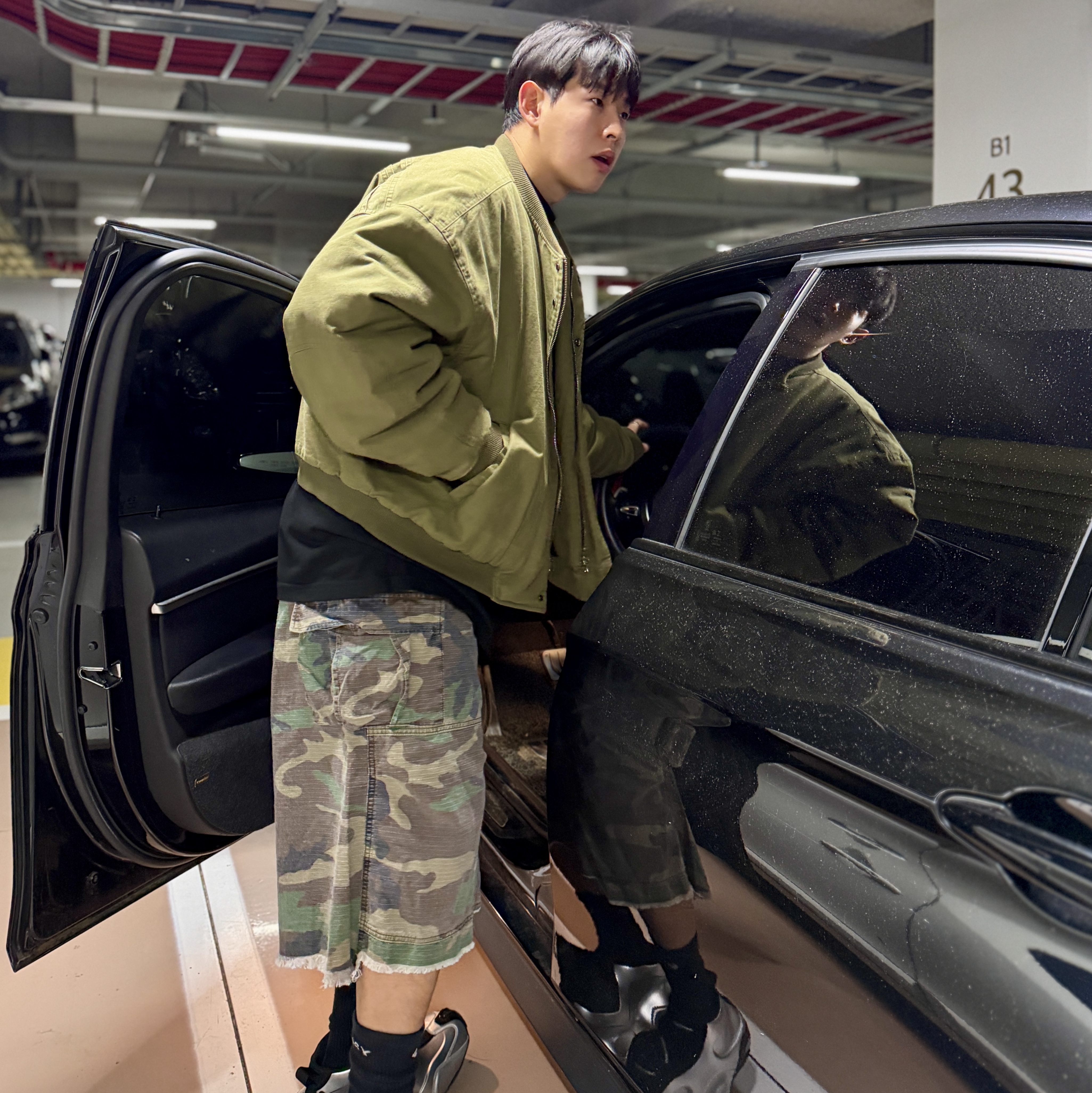 Nonnod Sulfur Dye Serge Bomber Jacket Vintage Khaki, Balenciaga Basketball Sneakers Silver Black 착용 스타일 - 1