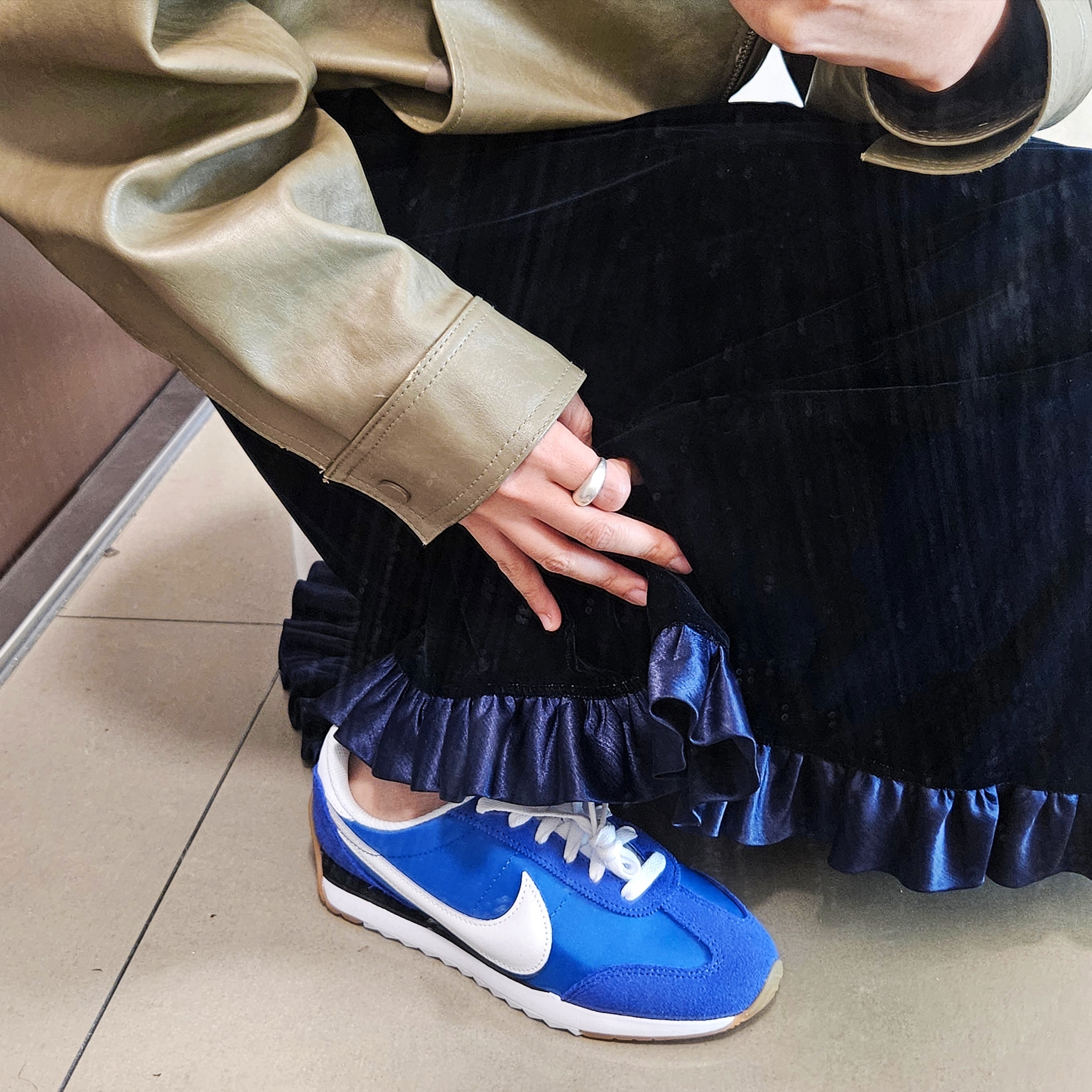 (W) Nike Pacific Game Royal Black 착용 스타일 - 3