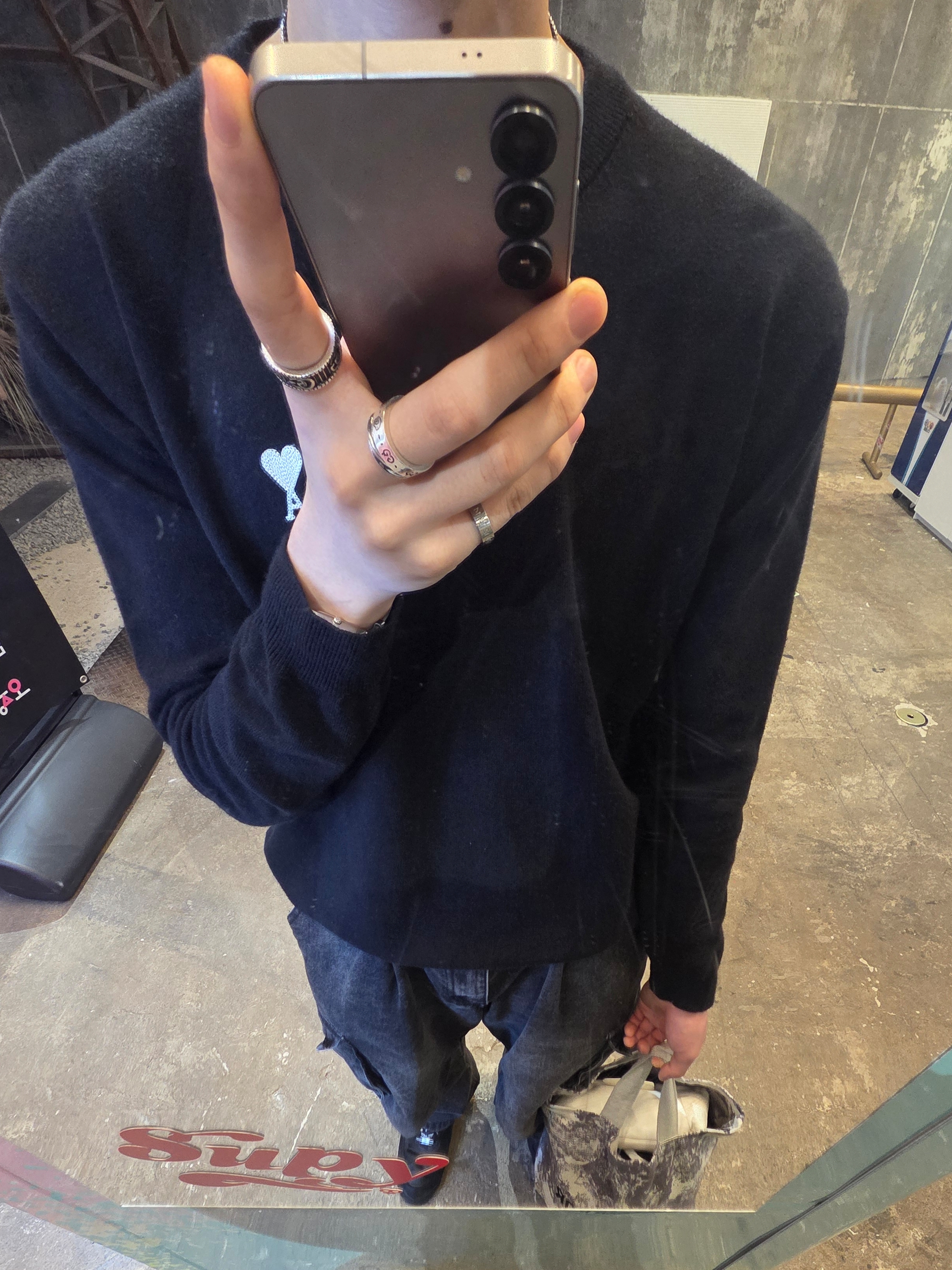 AMI de Coeur Sweatshirt Black - 21SS, Gucci Ghost Ring Silver 6mm 착용 스타일 - 3