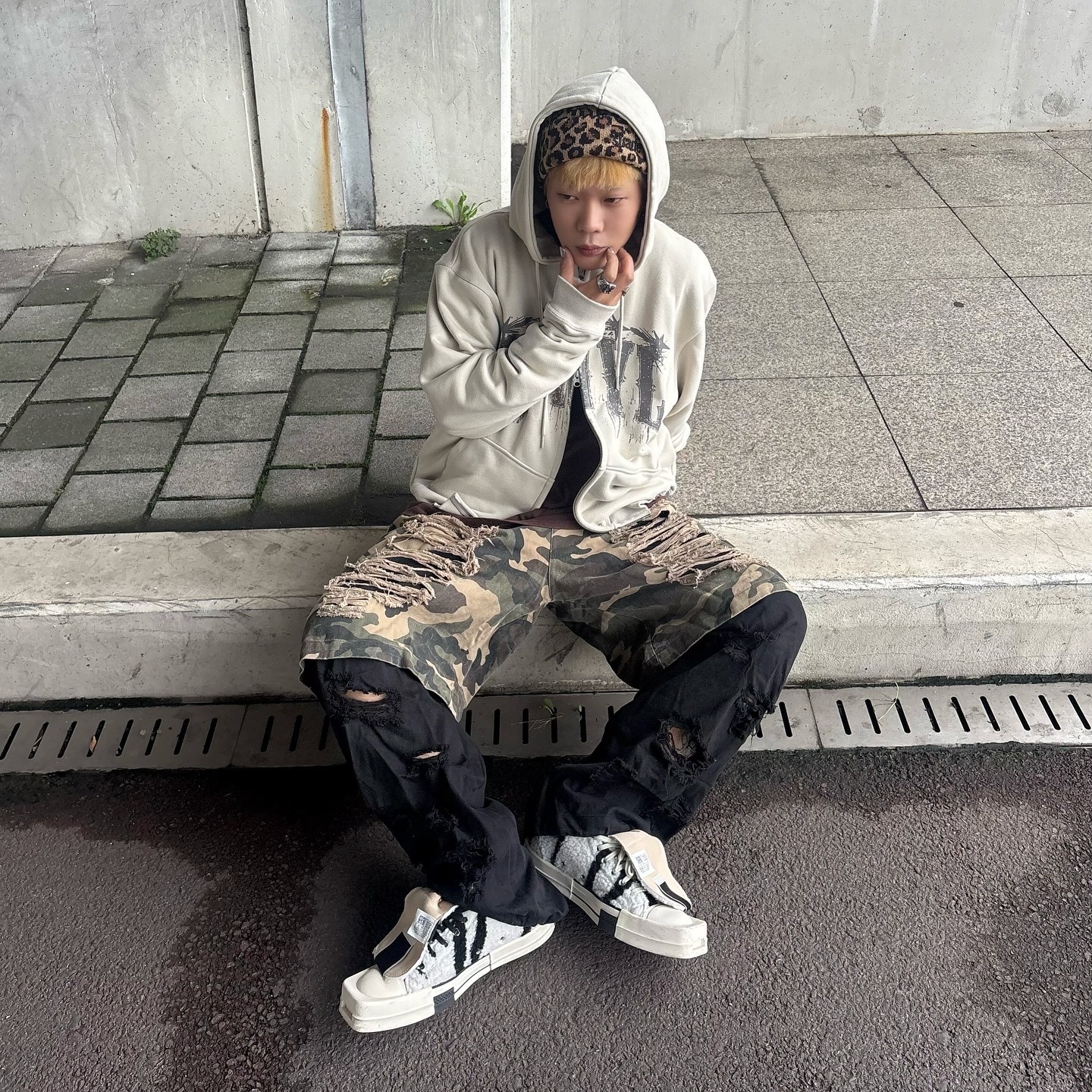 Converse x Drkshdw Turbodrk Chuck 70 Hi Lilly White, Suade Leopard Beanie Leopard 착용 스타일 - 1