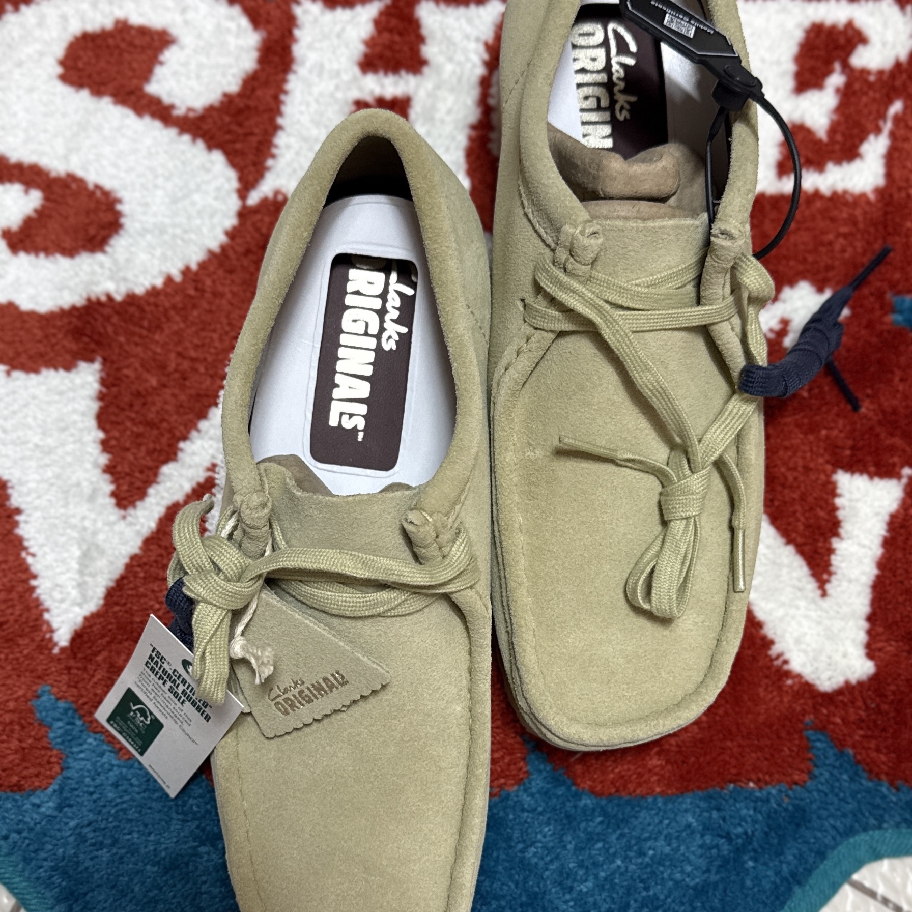 Clarks Wallabee Maple Suede 착용 스타일 - 4