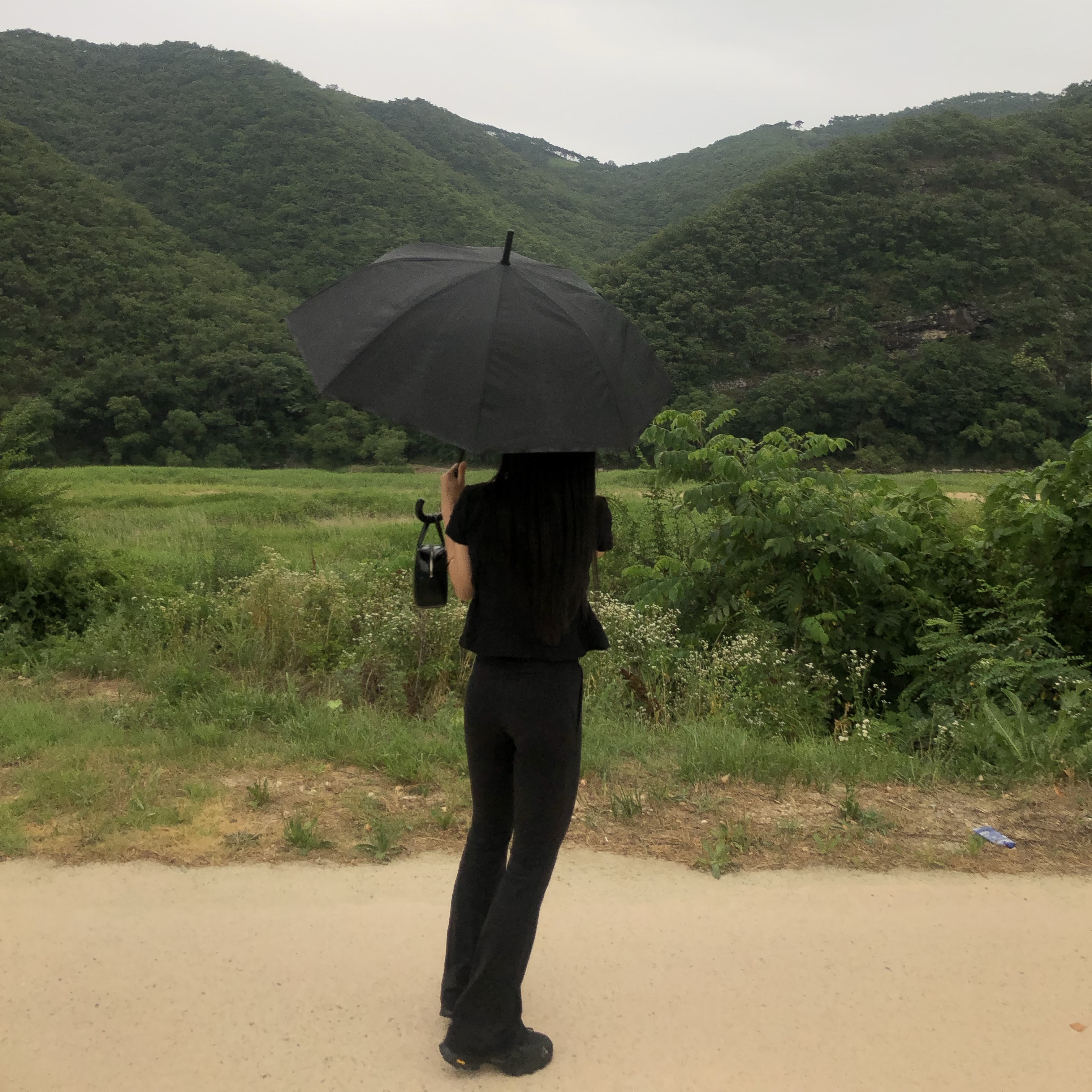 Roa Hiking Katharina Black, Comme des Garcons Square No.1 Aoyama Bag Black 착용 스타일 - 1