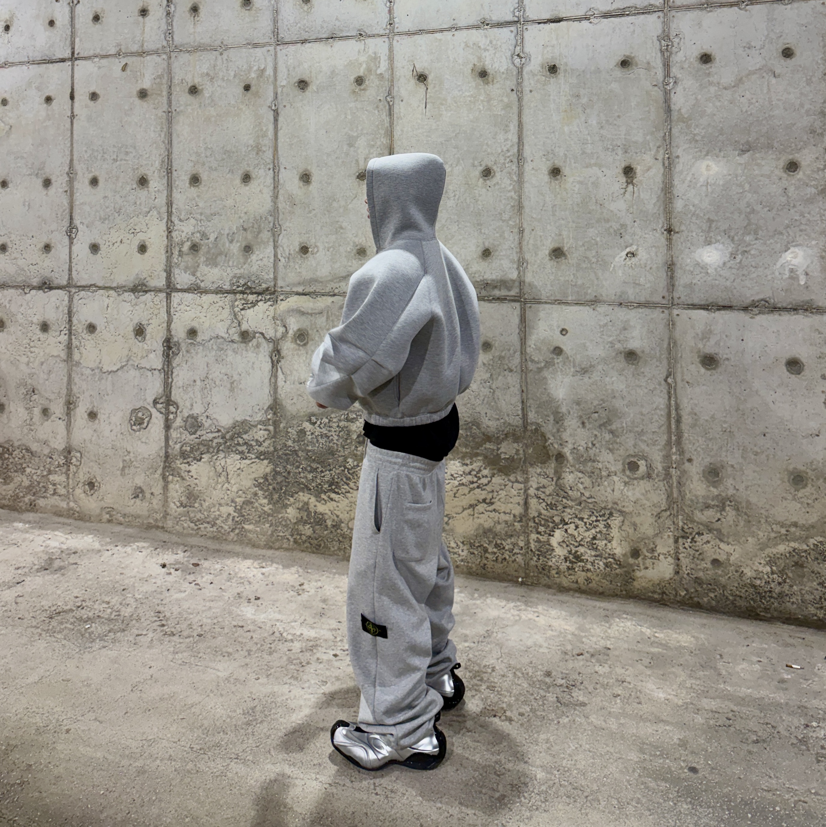 Balenciaga Basketball Sneakers Silver Black 착용 스타일 - 1