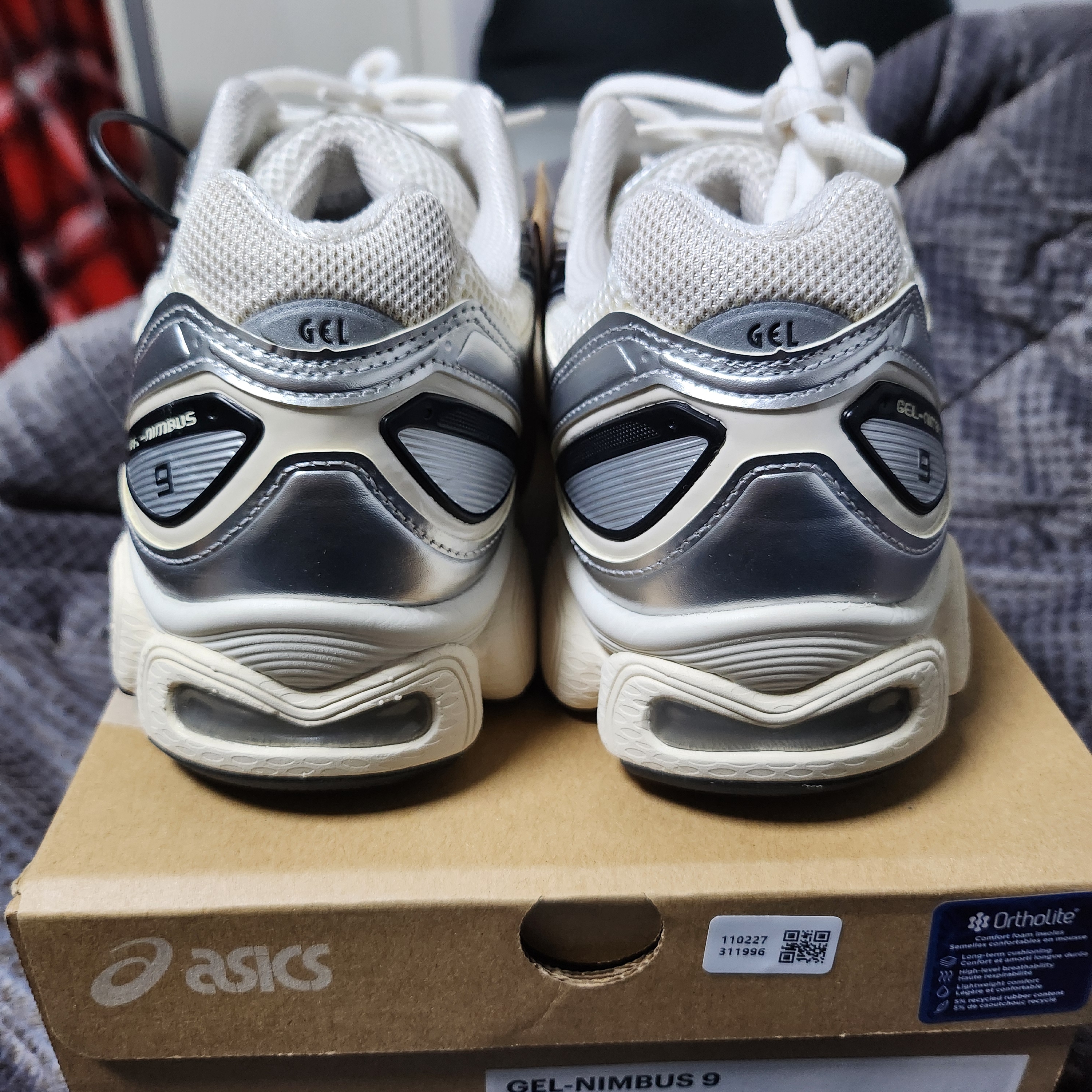 Asics Gel-Nimbus 9 Cream Black 착용 스타일 - 3