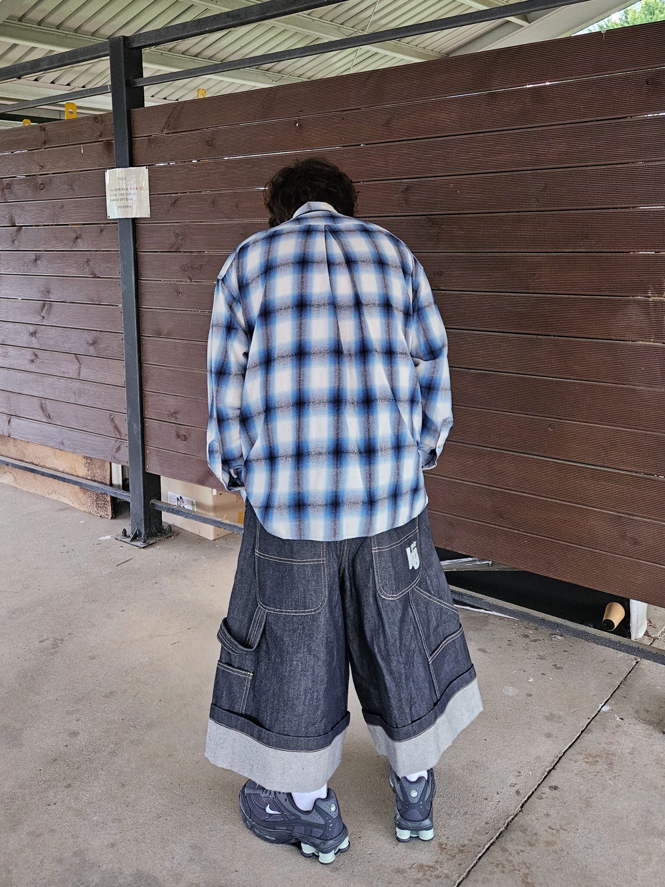 GRAILZ x KOIN SEOUL Carpenter Bermuda Denim Pants Indigo 착용 스타일