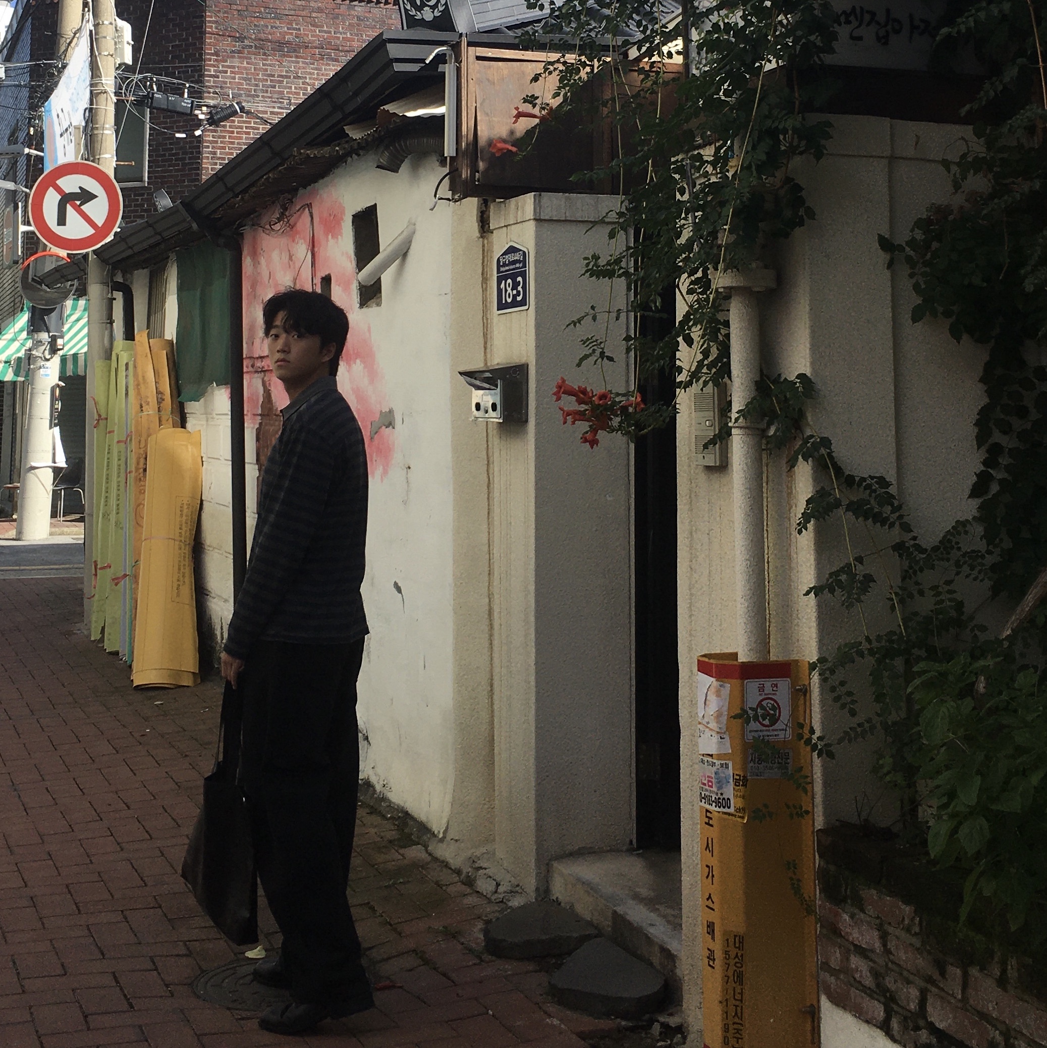 Millo Archive Reflect Curved Pants Black 착용 스타일