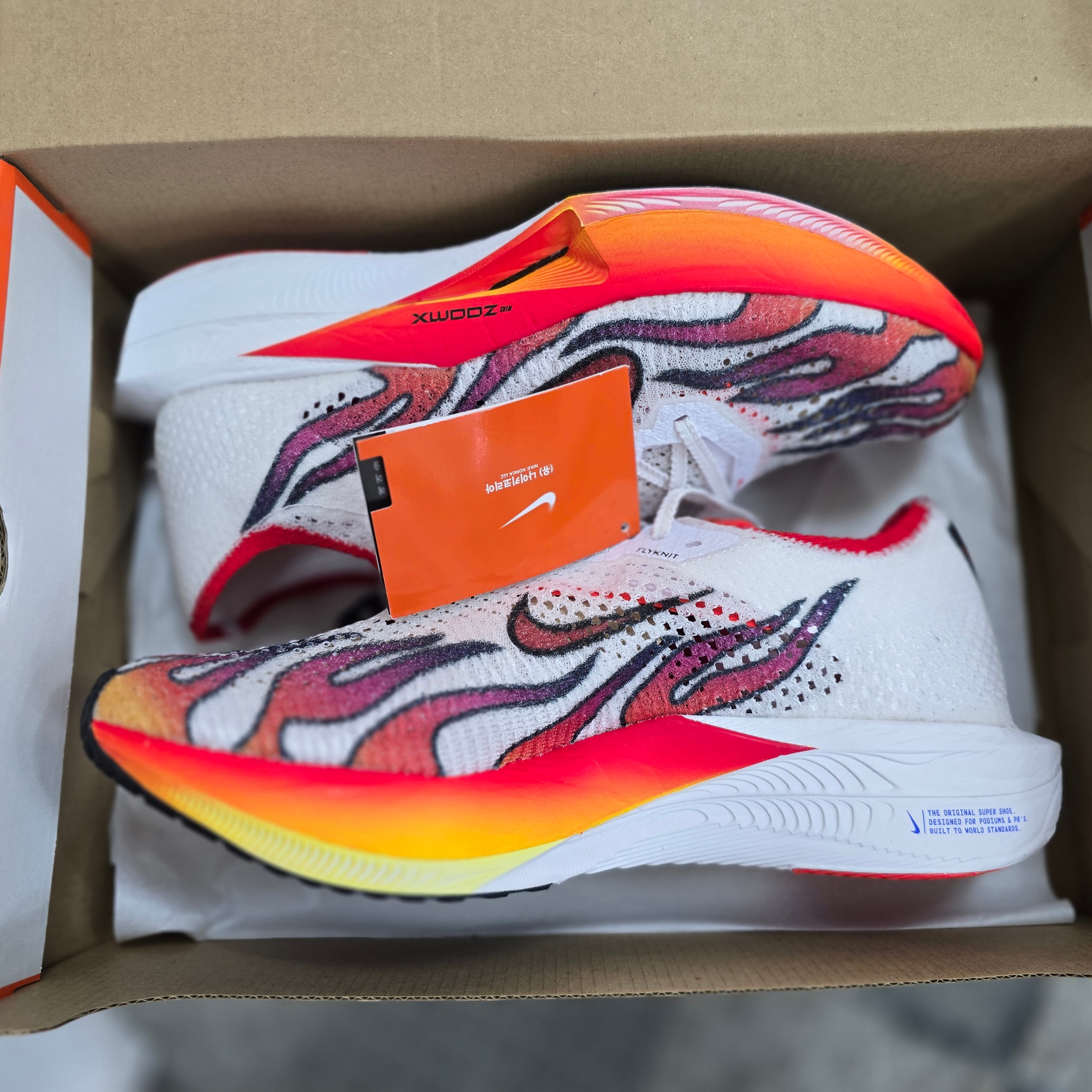 Nike ZoomX Vaporfly Next% 3 PRM White Habanero Red 착용 스타일 - 2