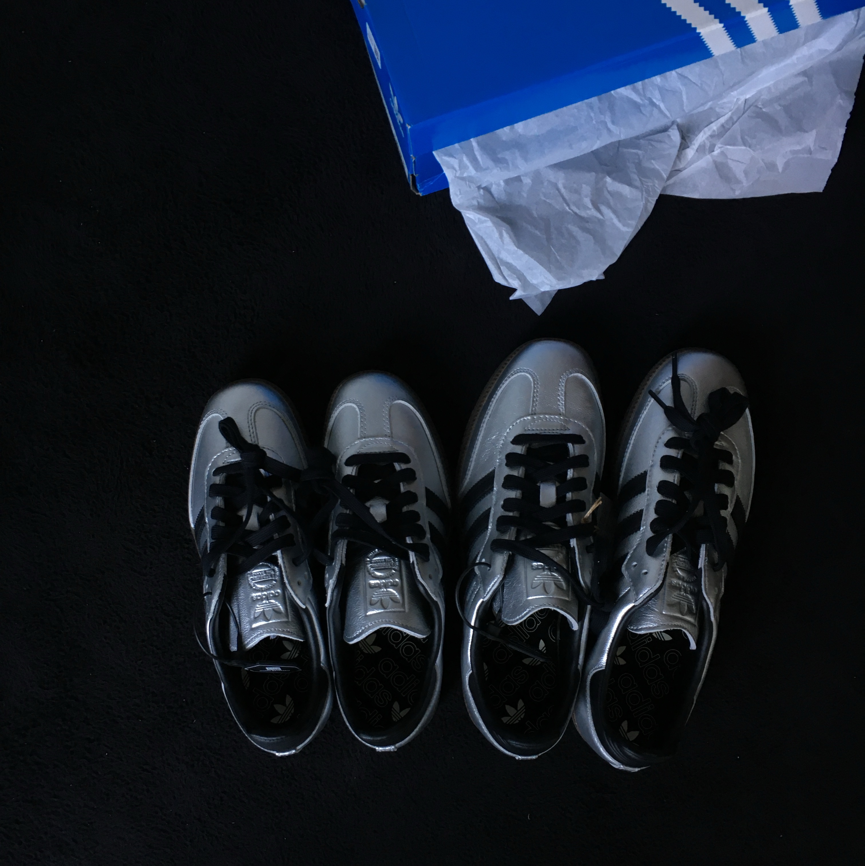 (W) Adidas Samba OG Silver Metalic Core Black Gum 착용 스타일 - 1