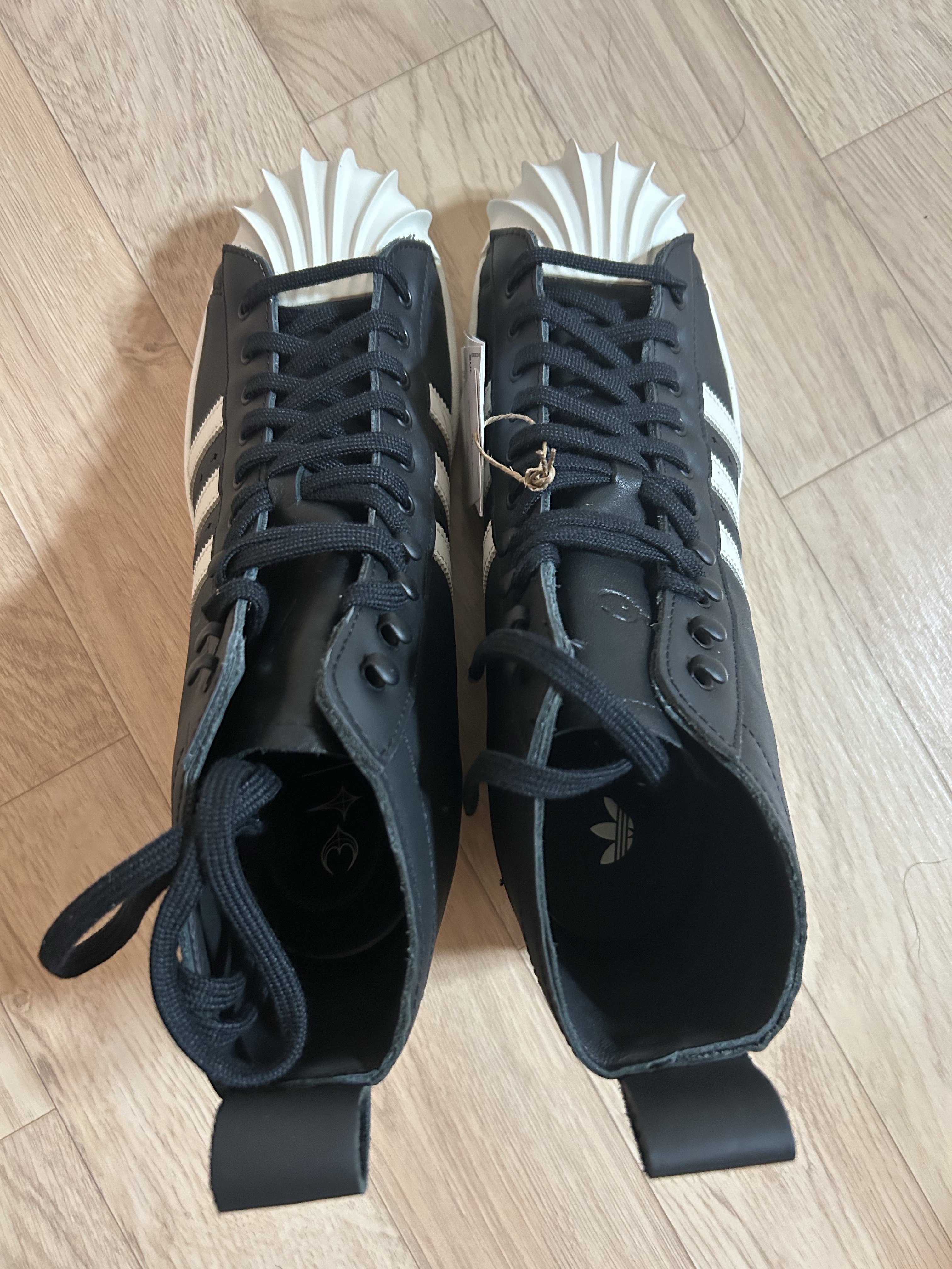 Adidas x Thug Club Superstar Boot Luxe Core Black Off White 착용 스타일