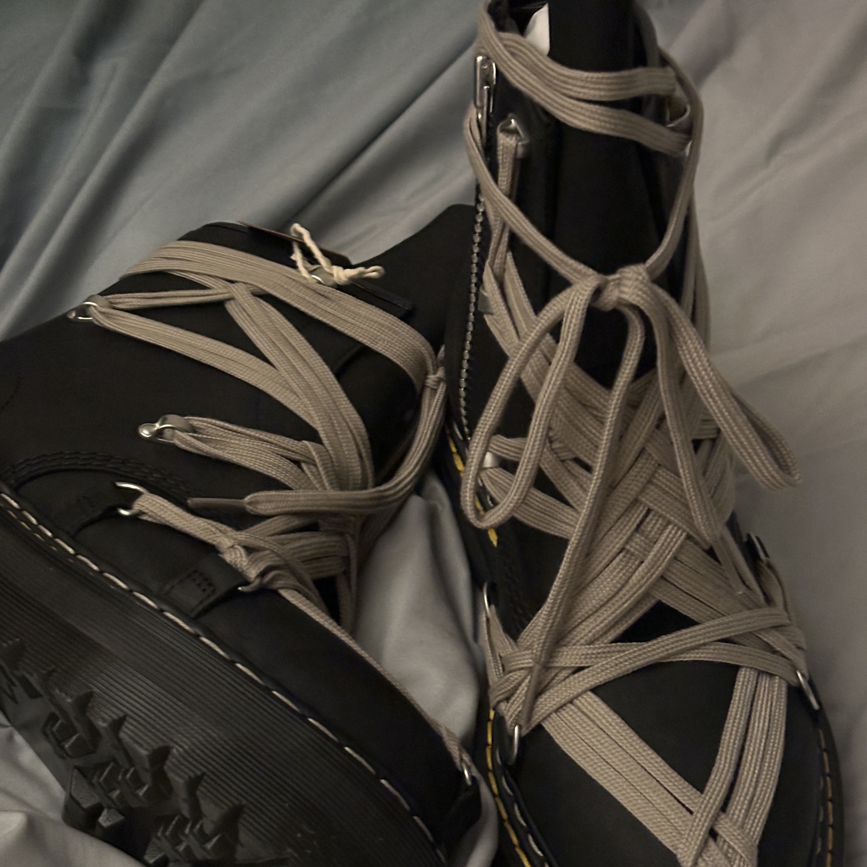 Dr. Martens x Rick Owens 1460 Quad Sole Mega Lace Boots Black 착용 스타일 - 2