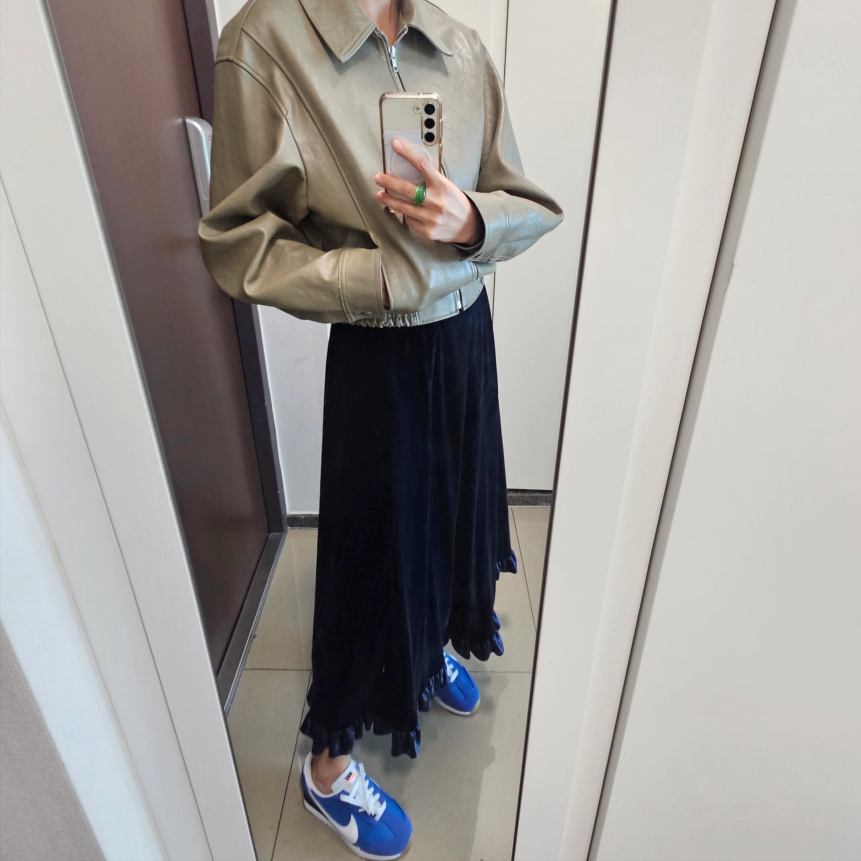 (W) Nike Pacific Game Royal Black 착용 스타일 - 2