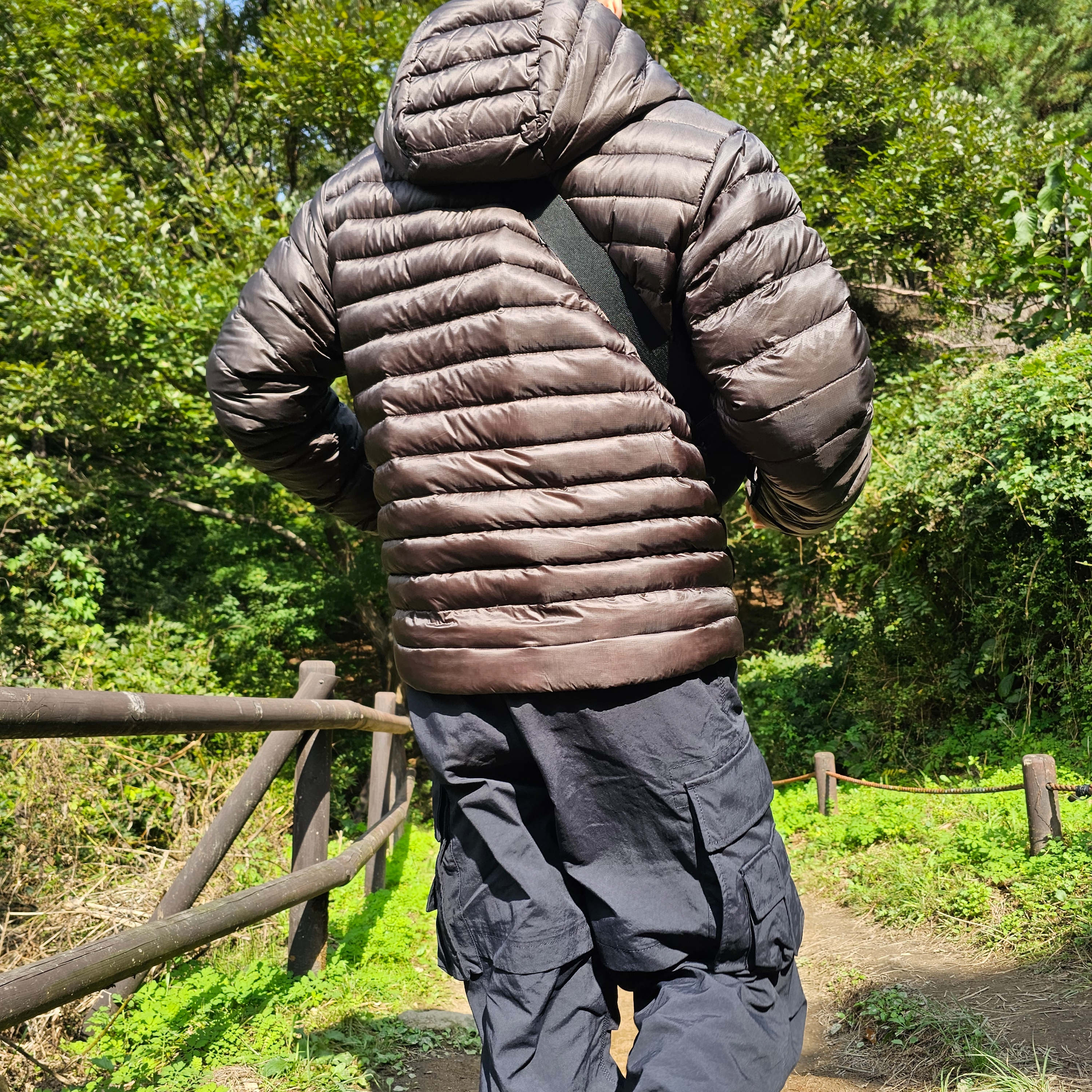 Musinsa Standard City Leisure Sheer Ripstop Hooded Light Down Jacket Mud Grey 착용 스타일 - 1