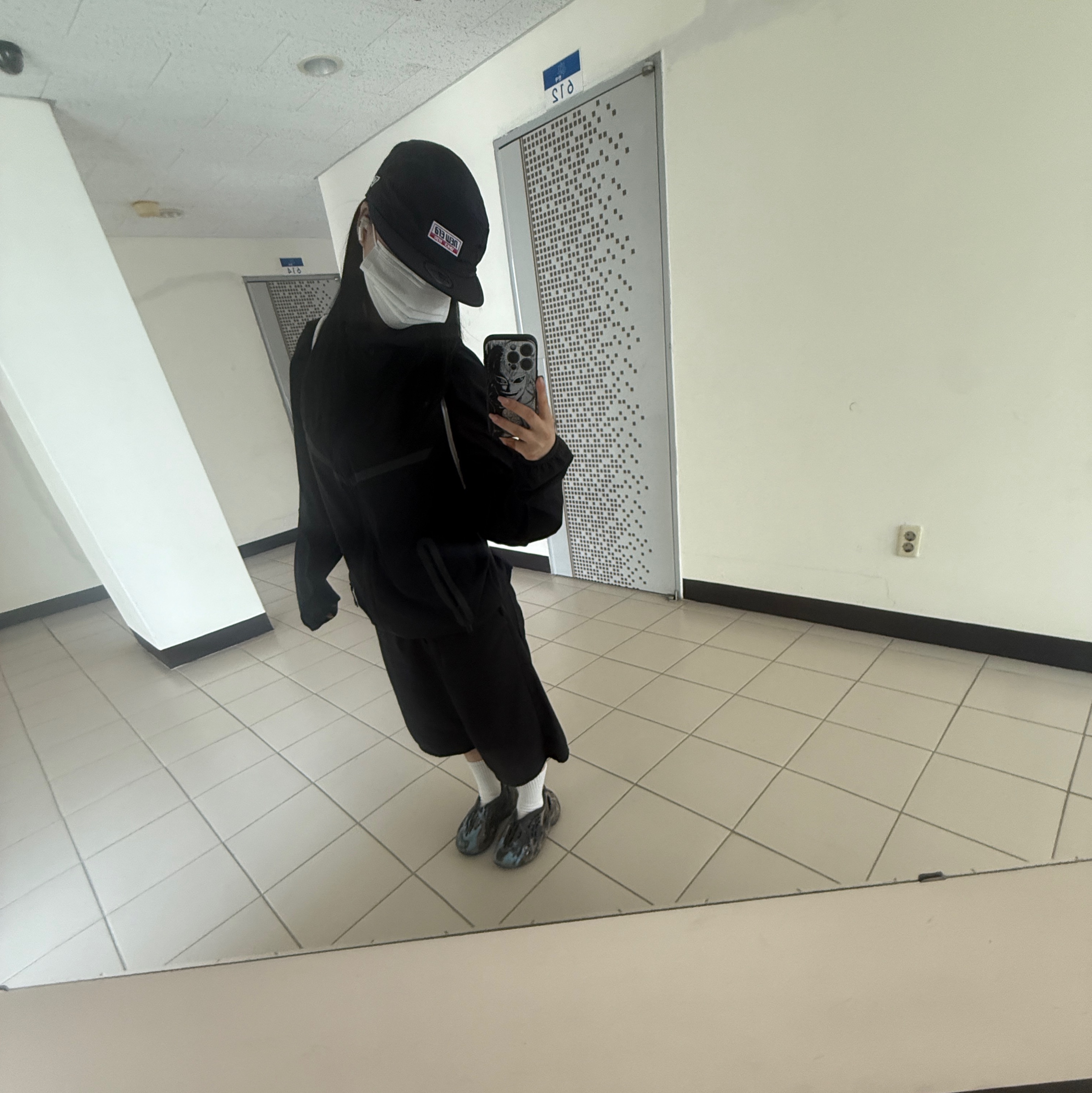 Nike Tech Windrunner Woven Full-Zip Jacket Black - Asia, Adidas Yeezy Foam RNNR MX Cinder 착용 스타일 - 2