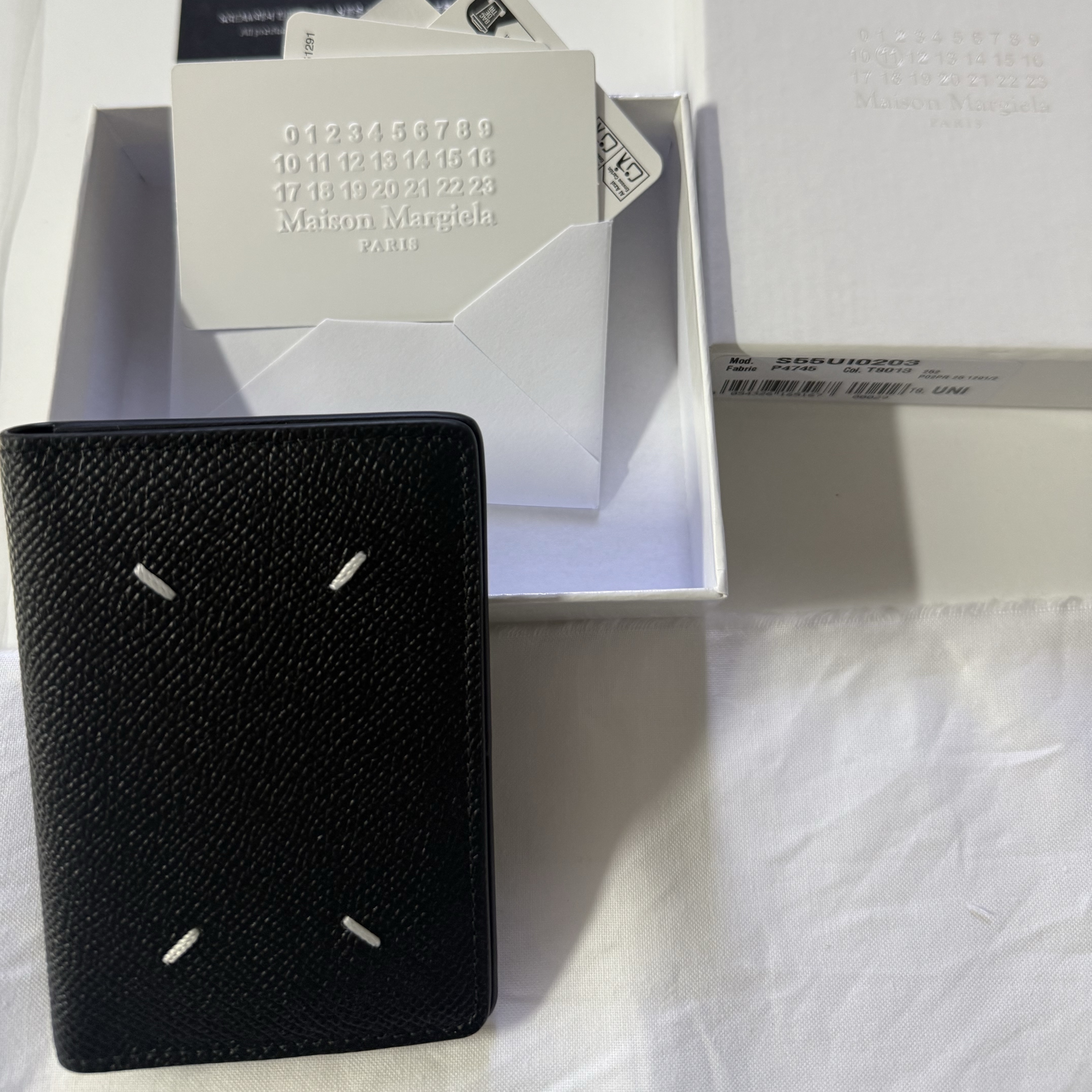 Maison Margiela Leather Bi-Fold Card Holder Black 착용 스타일 - 1