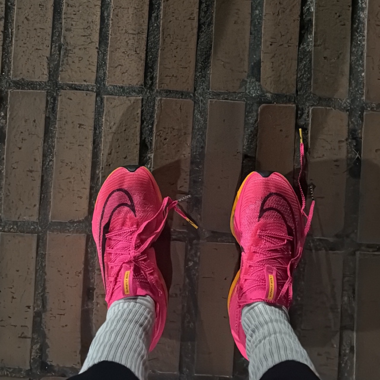 (W) Nike Air Zoom Alphafly Next% 2 Hyper Pink 착용 스타일 - 2
