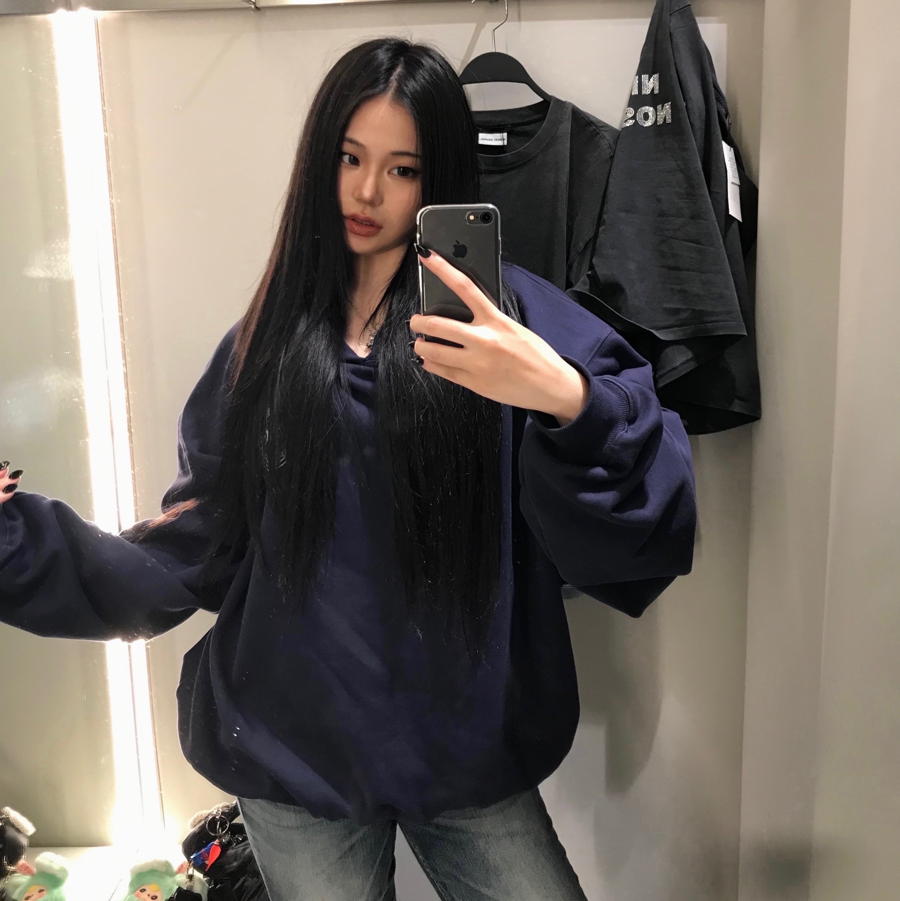 Punch Drunk Parties Circle Logo Oversized Hoodie Navy 착용 스타일