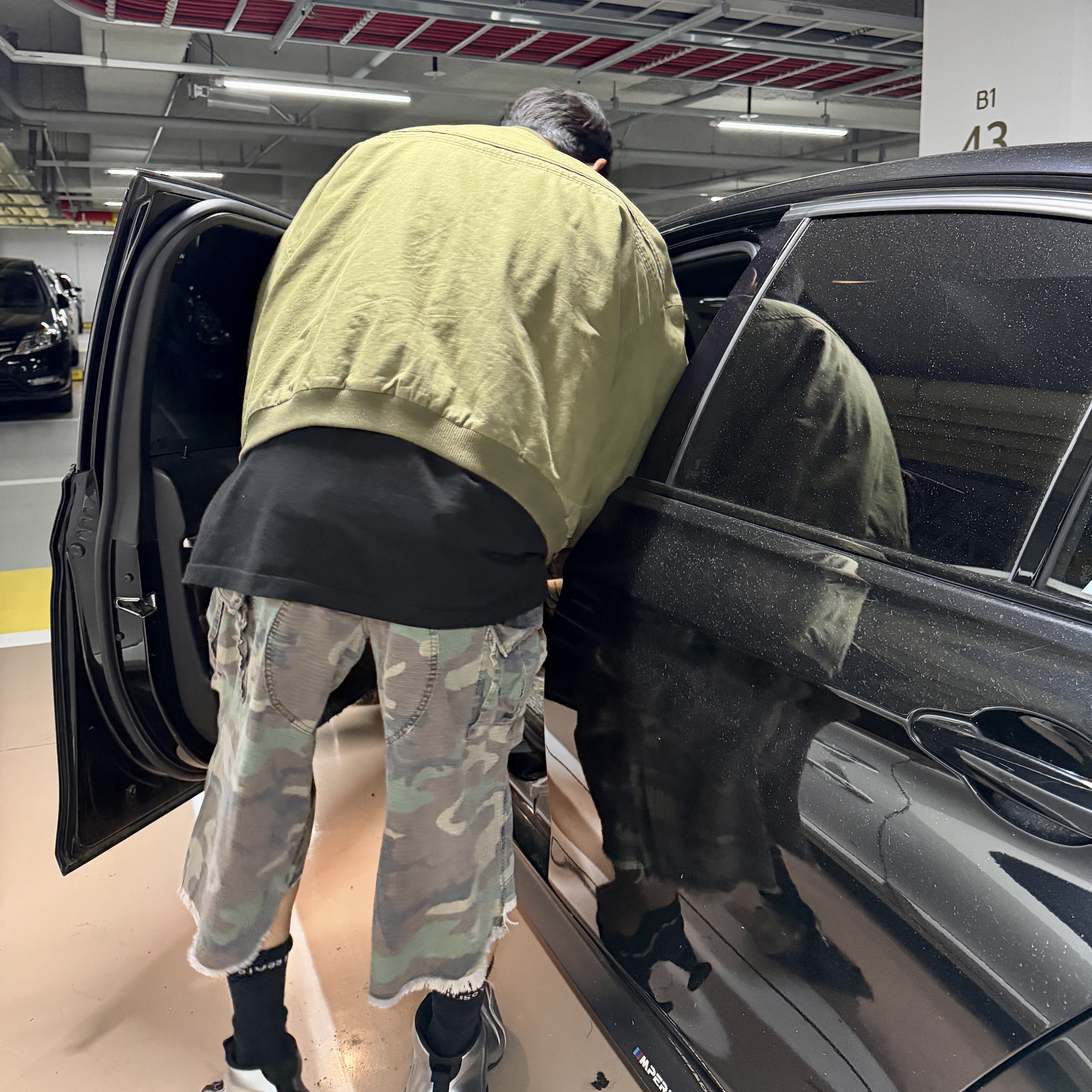 Nonnod Sulfur Dye Serge Bomber Jacket Vintage Khaki, Balenciaga Basketball Sneakers Silver Black 착용 스타일 - 2