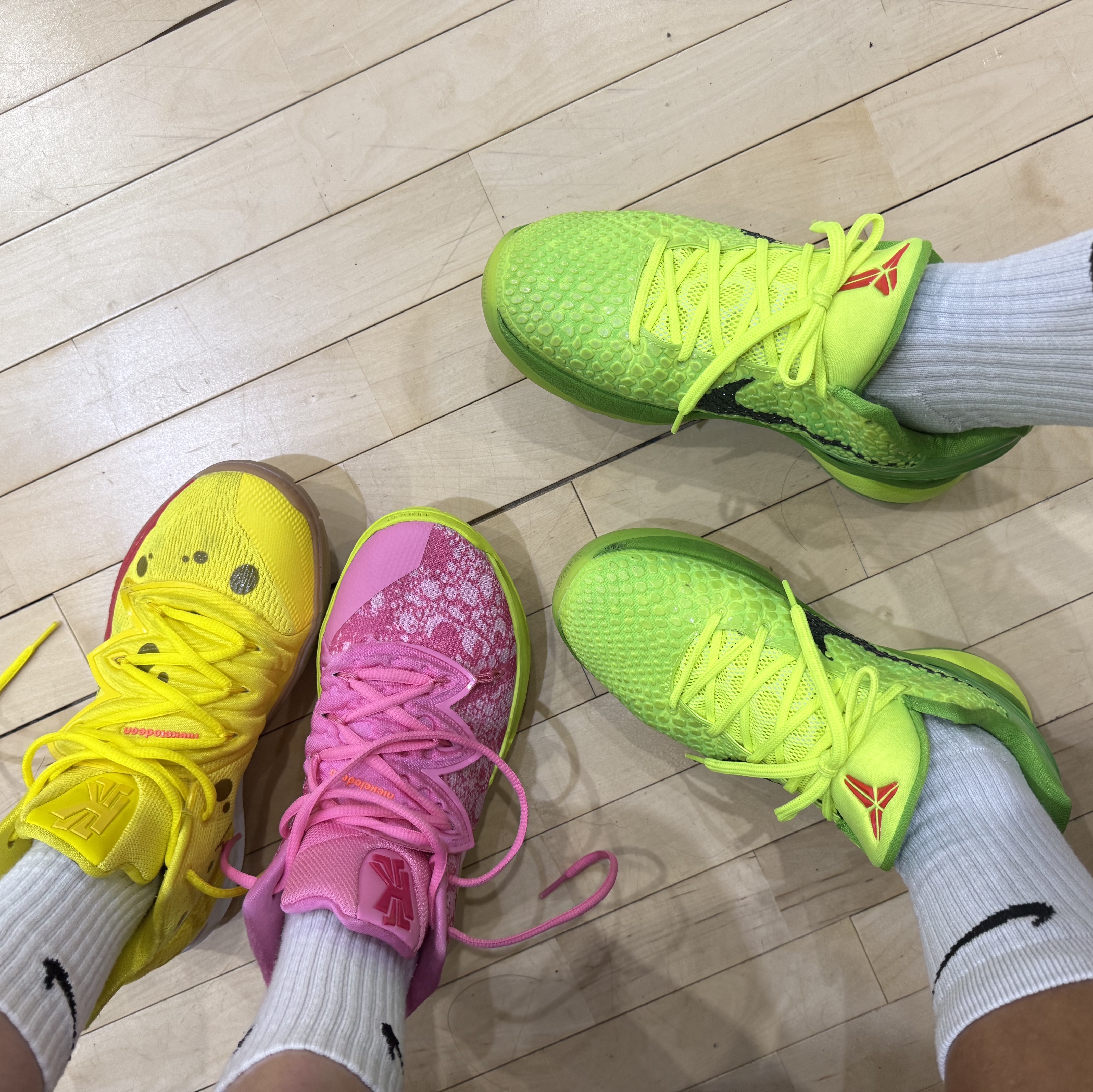 Nike Kobe 6 Protro Green Apple, Nike x SpongeBob SquarePants Kyrie 5 EP Spongebob 착용 스타일