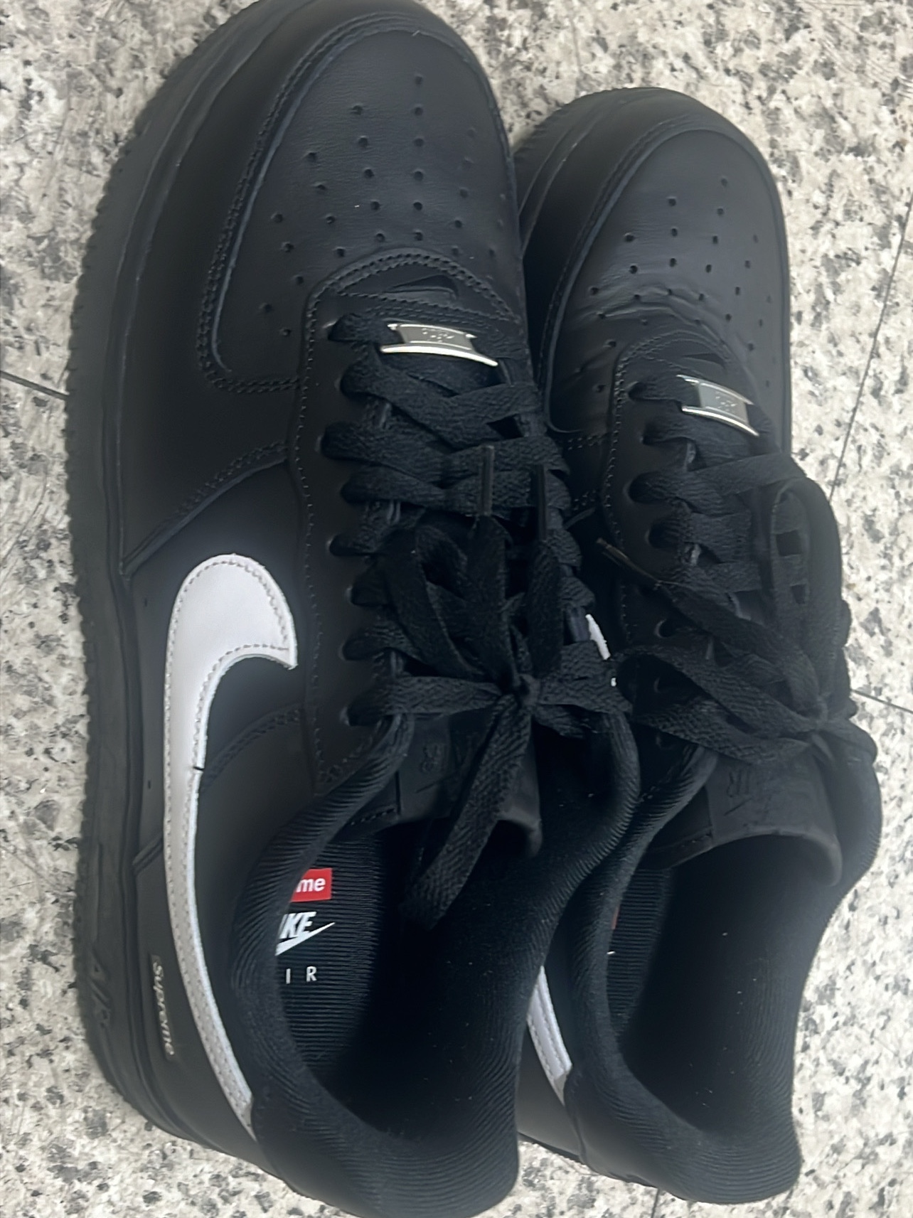 Nike x Supreme Air Force 1 Low Black 착용 스타일 - 4
