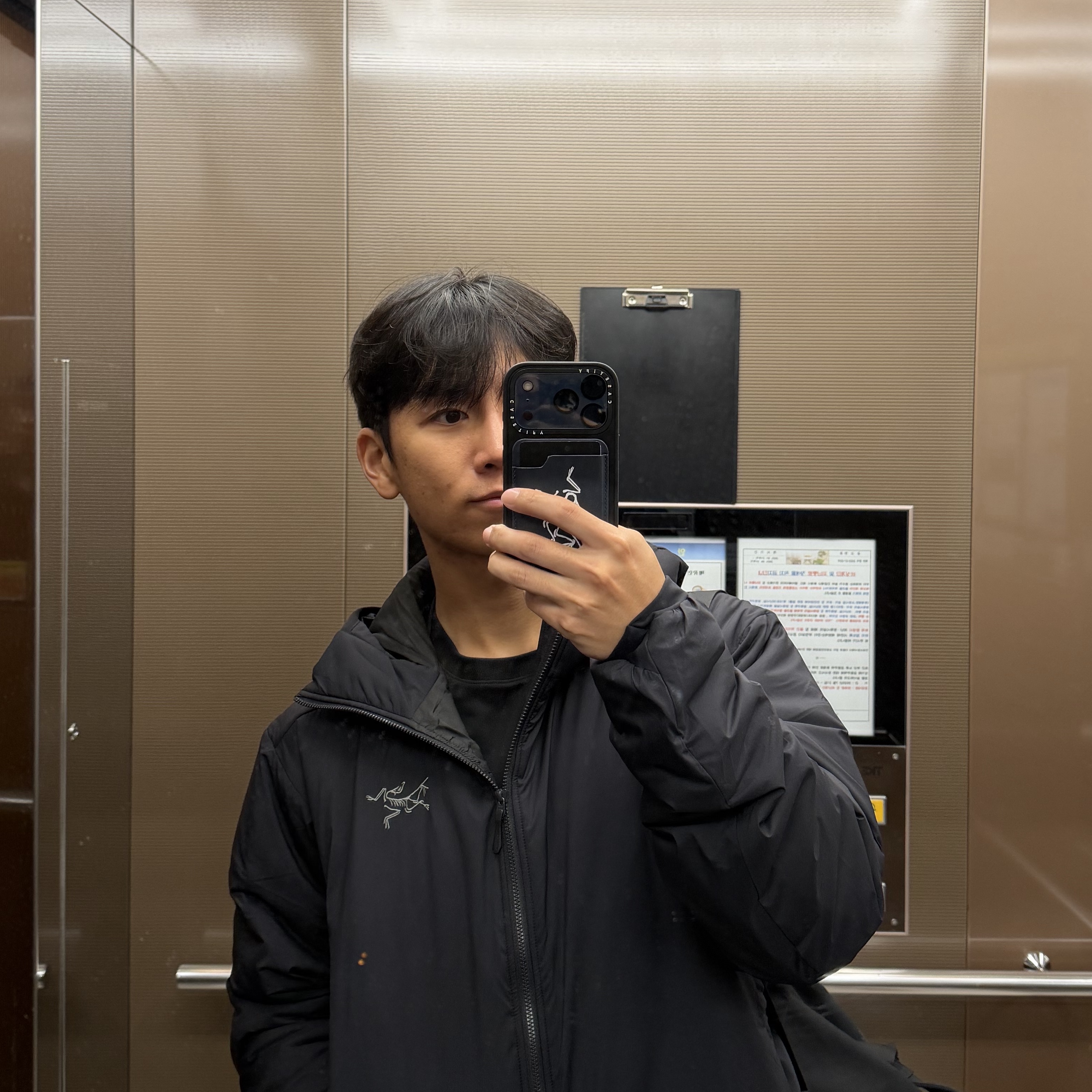 Arc'teryx Atom SV Hoody Black 착용 스타일