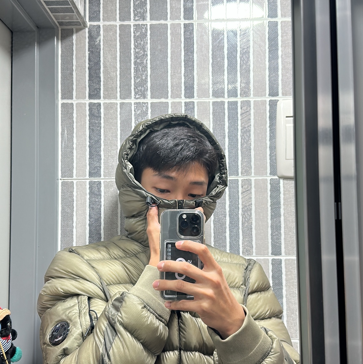 C.P. Company D.D. Shell Down Jacket Fungi Grey - 25FW 착용 스타일