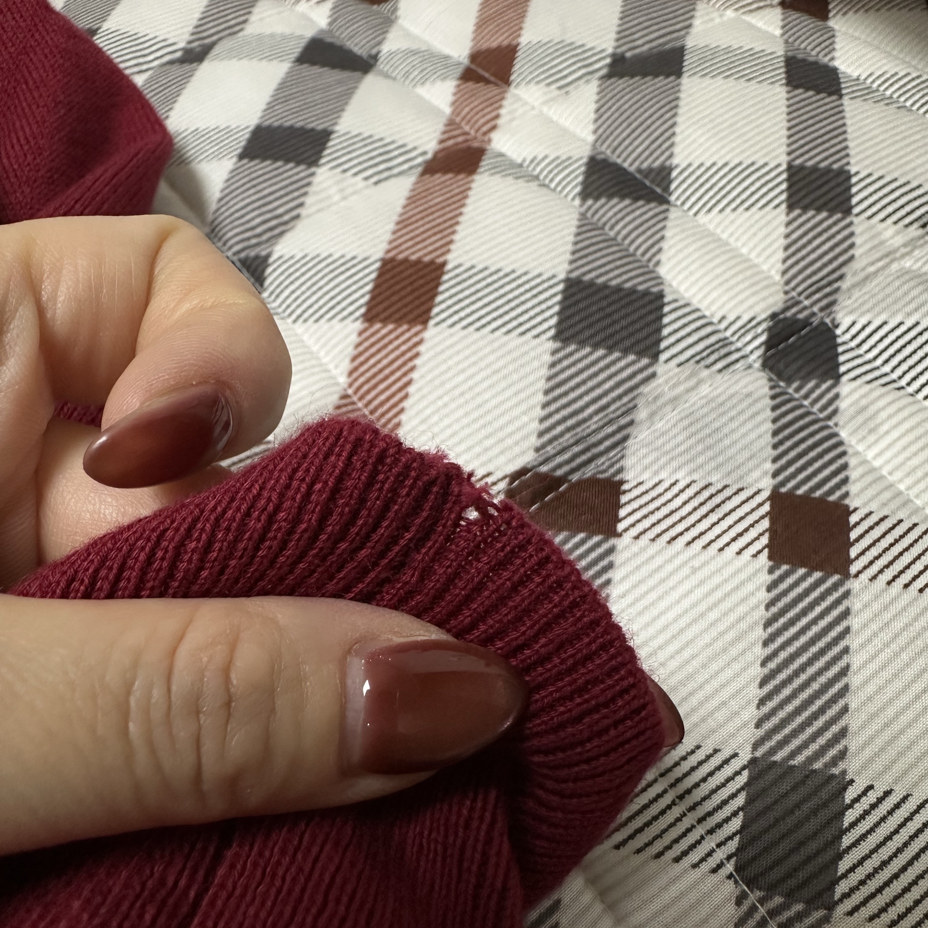 (W) Vivienne Westwood Bea Crewneck Cardigan Wine 착용 스타일