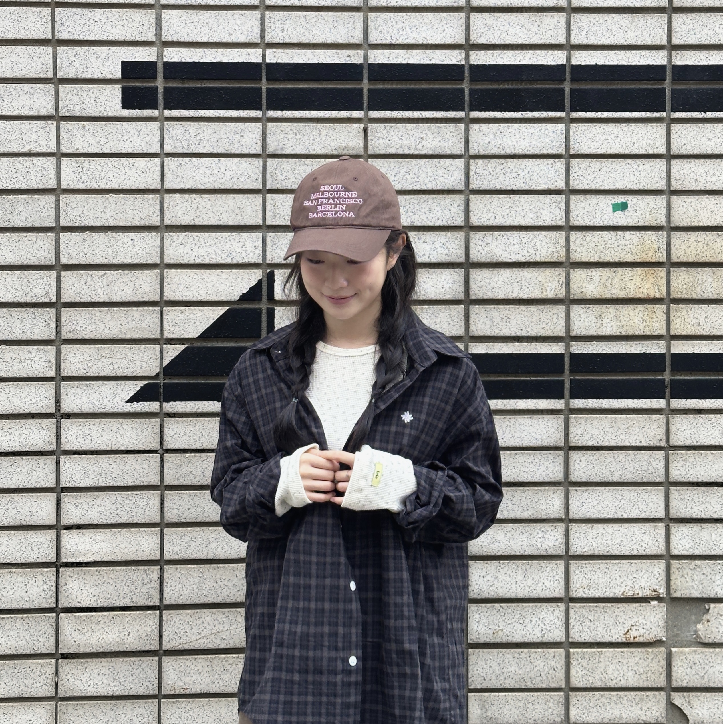 SLOW RECORD HOUSE Vintage Check Shirt Black 착용 스타일 - 1