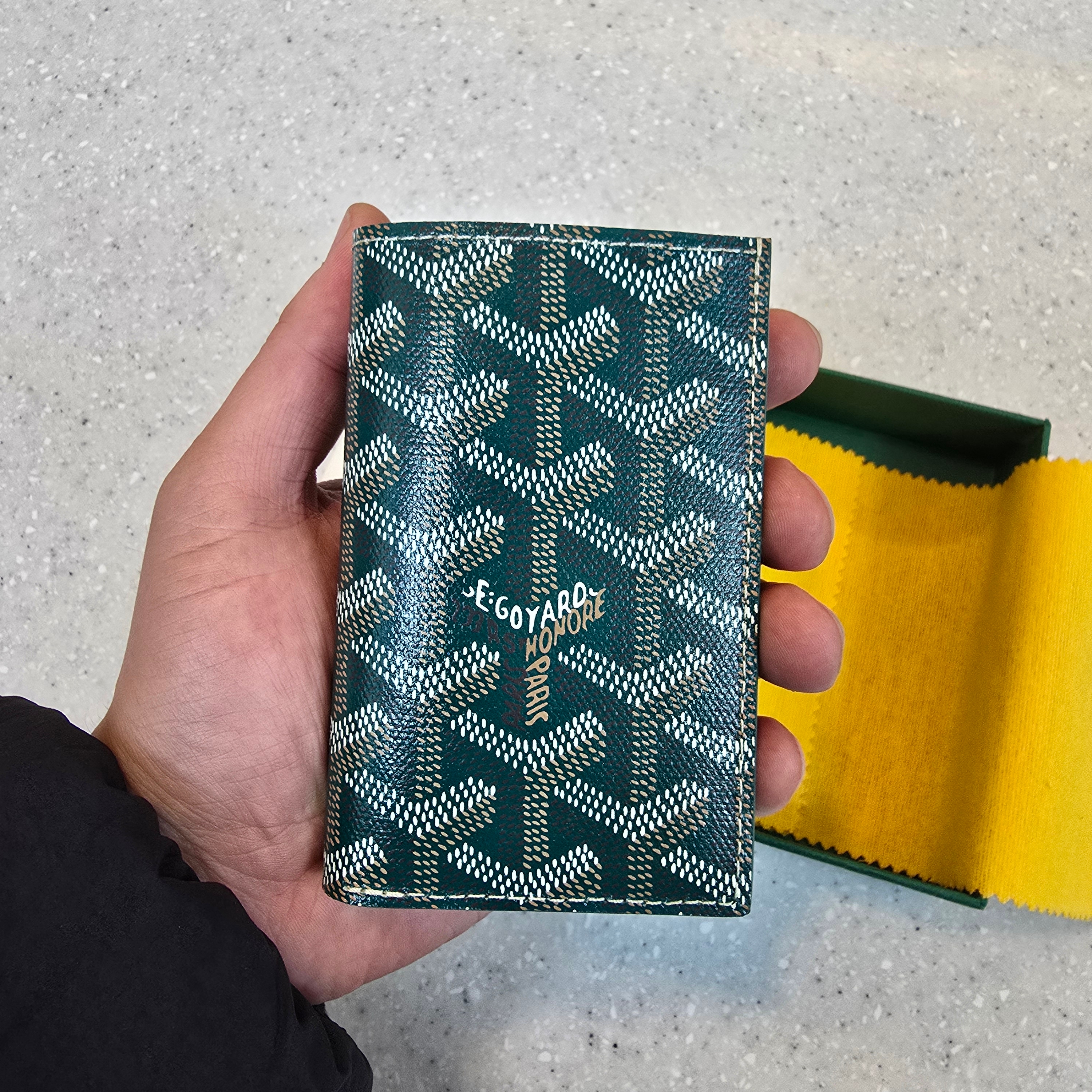 Goyard Saint Pierre Card Holder Green 착용 스타일