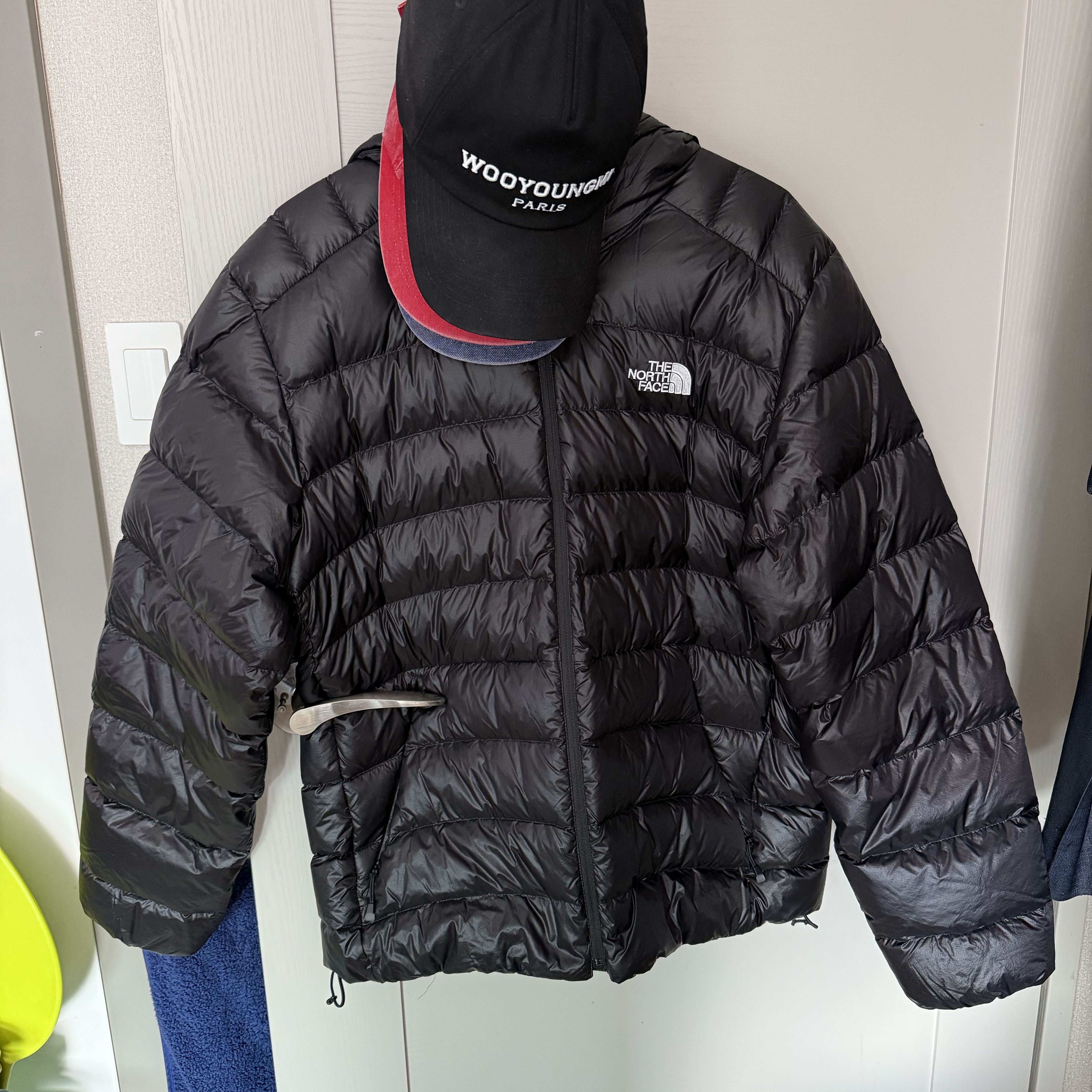The North Face Matier EX RDS Down Hoodie Black, Supreme Pigment S Logo 6-Panel Navy - 24FW 착용 스타일 - 1