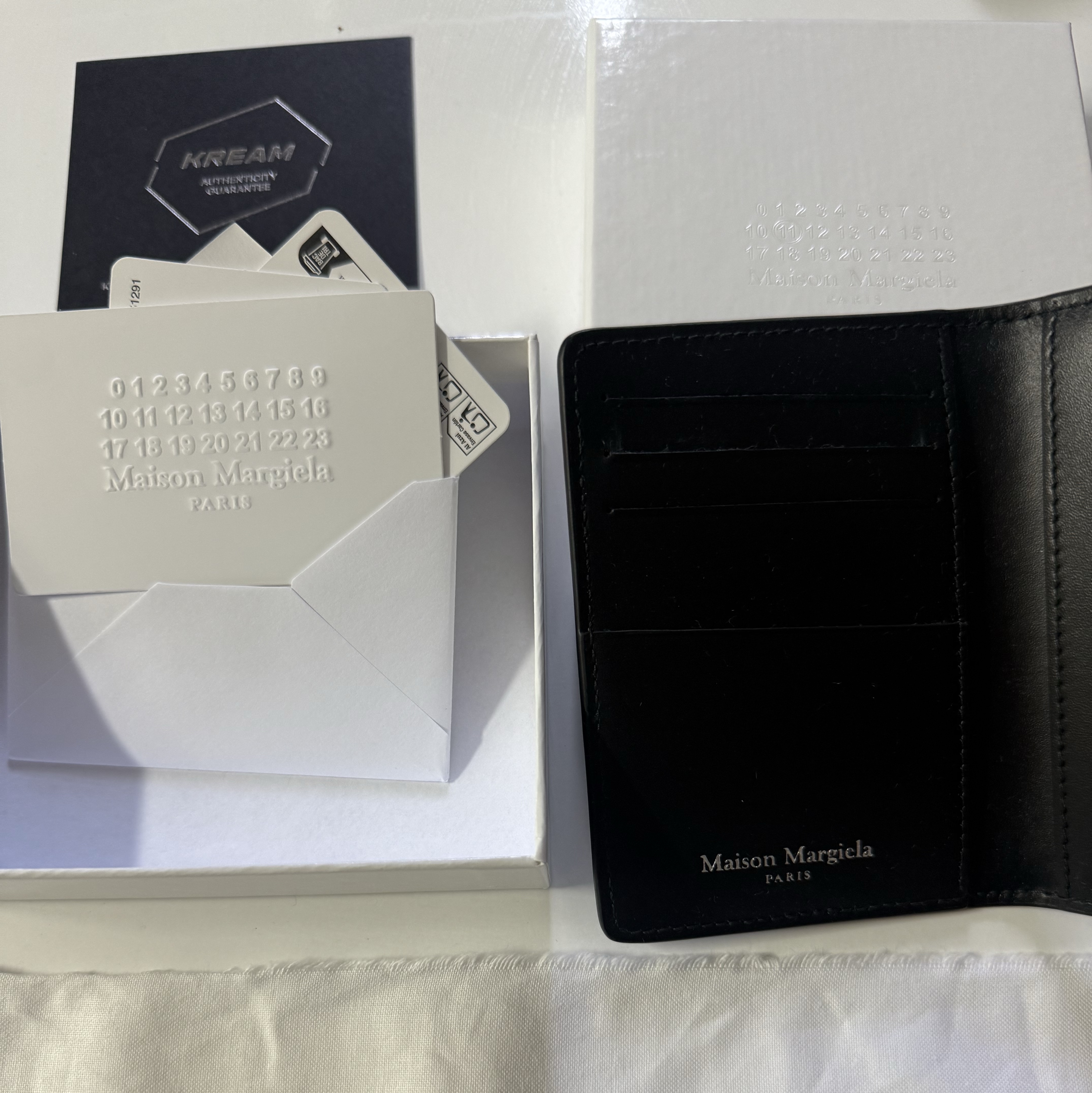 Maison Margiela Leather Bi-Fold Card Holder Black 착용 스타일 - 2