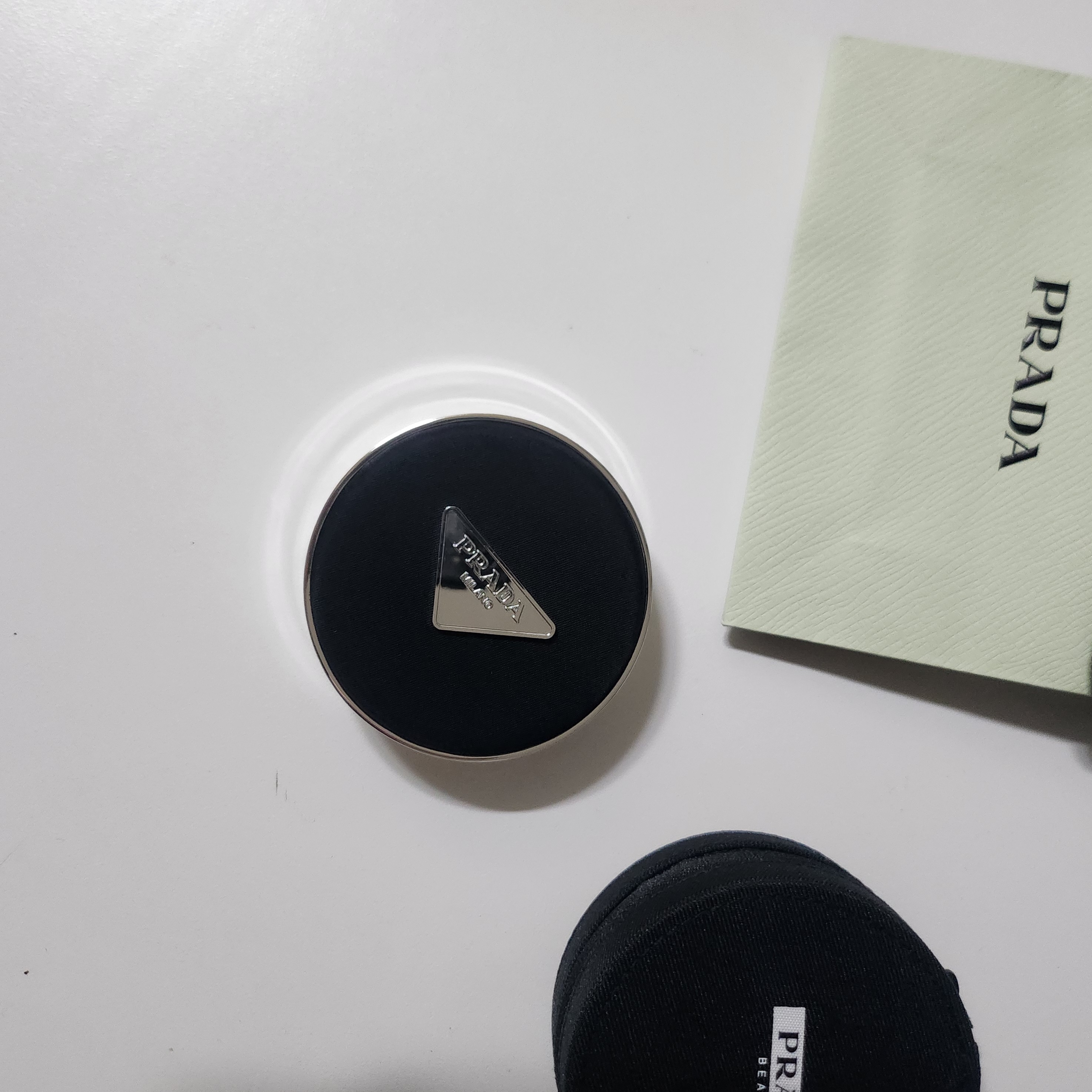 Prada Reveal Mesh Cushion Foundation LN10 착용 스타일